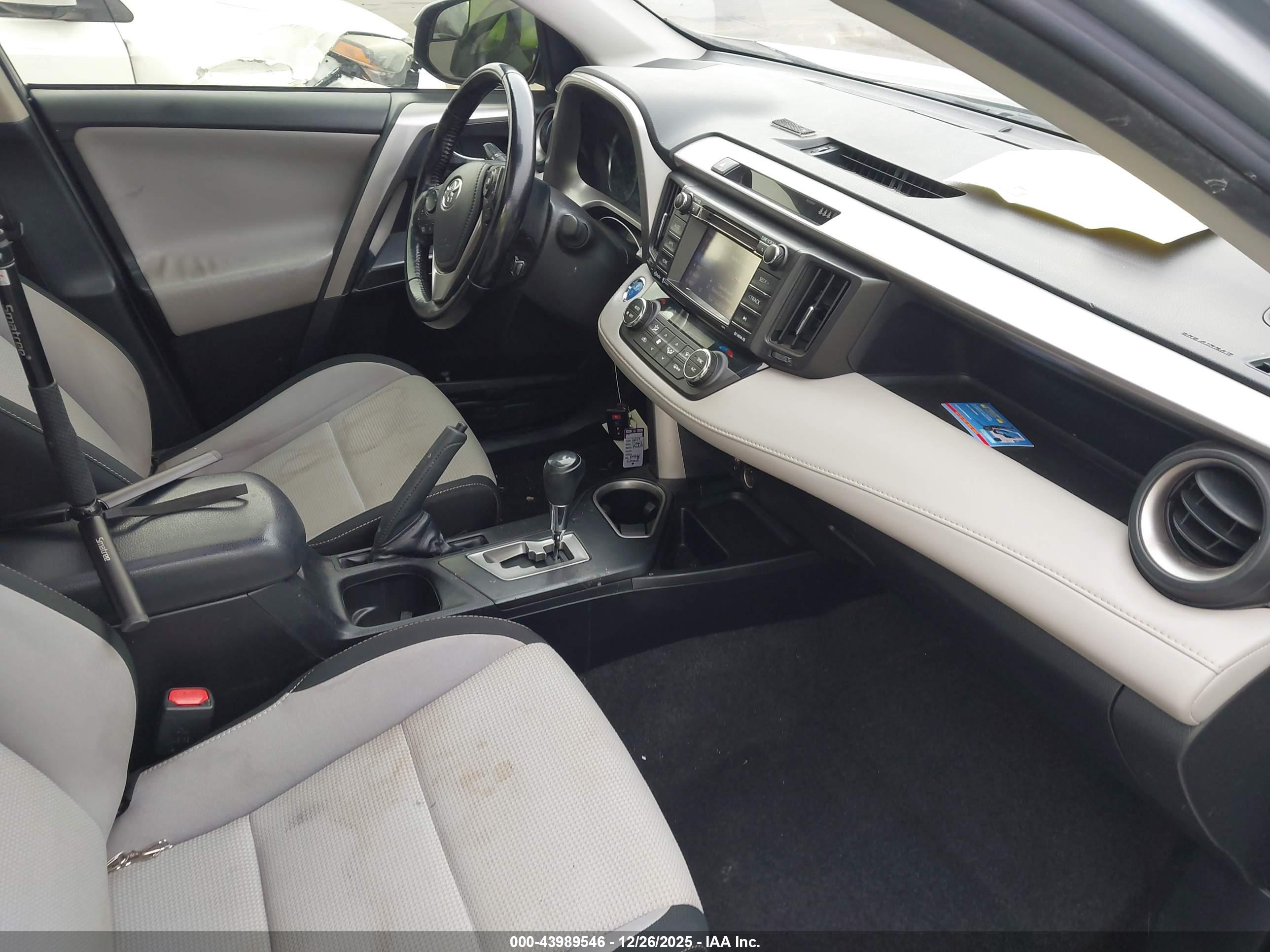 TOYOTA RAV4 image 5