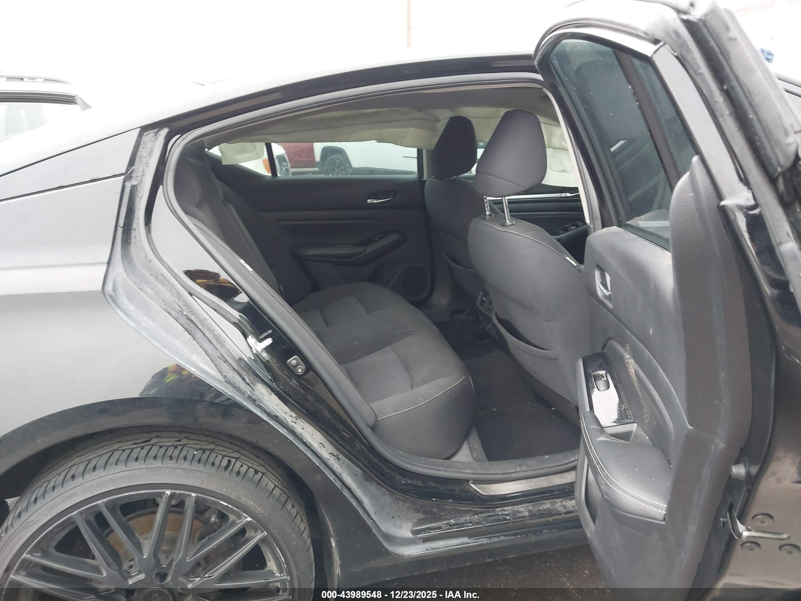 NISSAN ALTIMA image 8