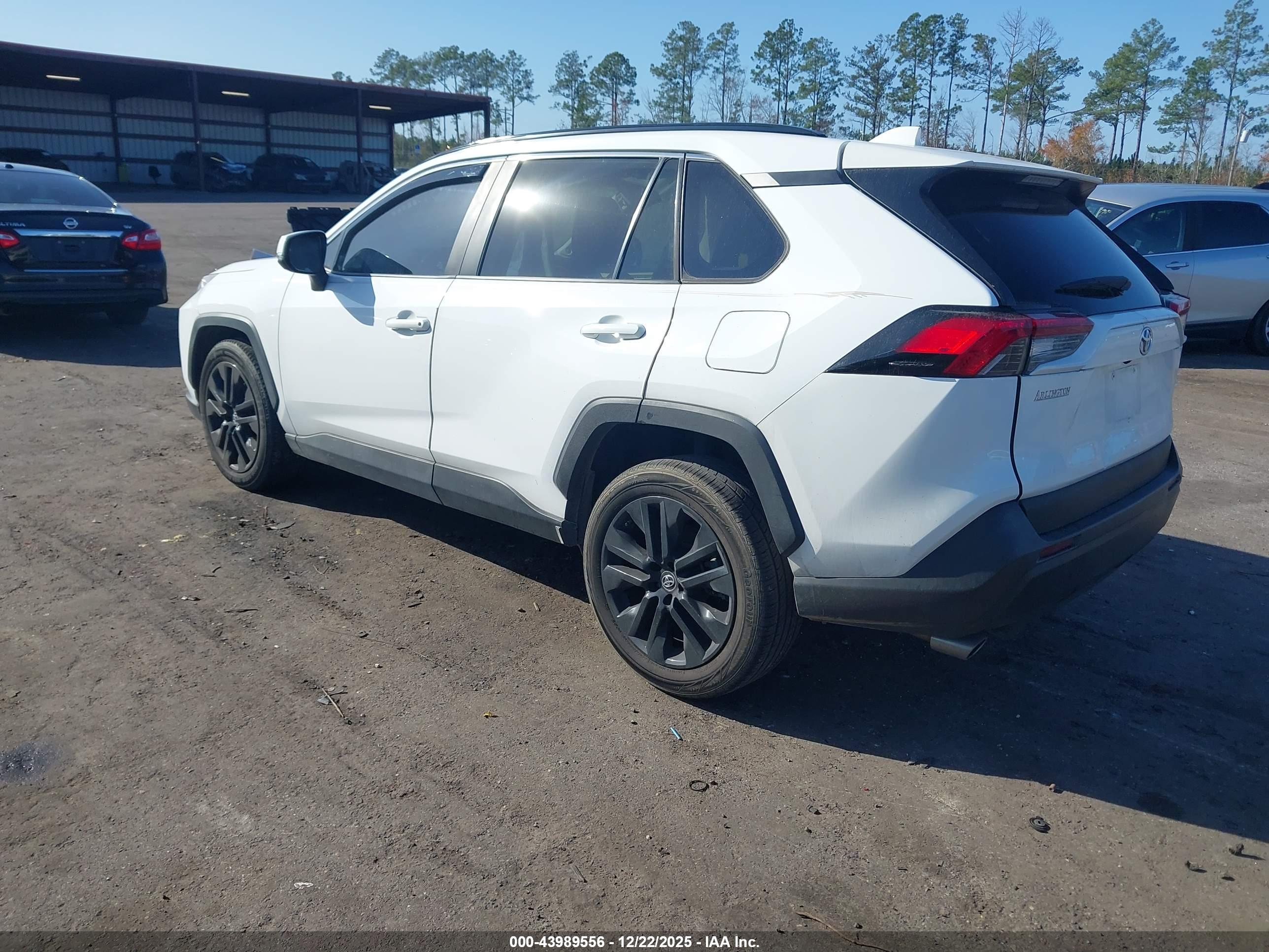 TOYOTA RAV4 image 3