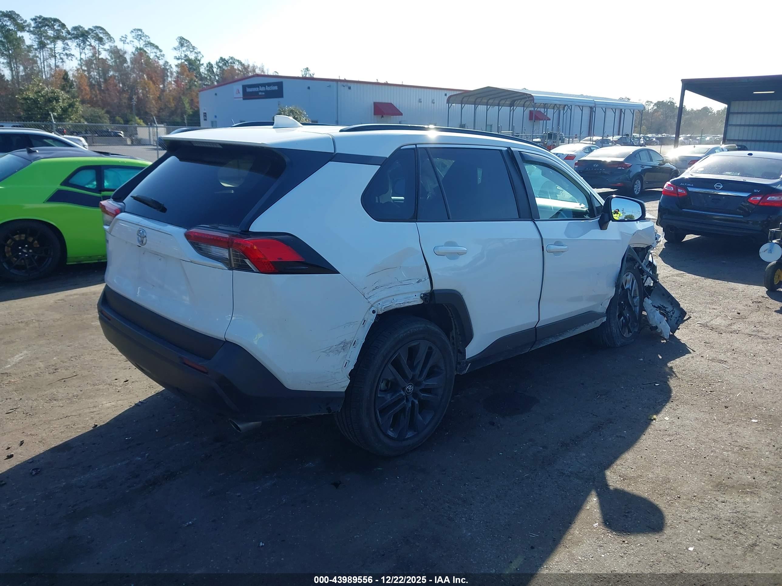 TOYOTA RAV4 image 4
