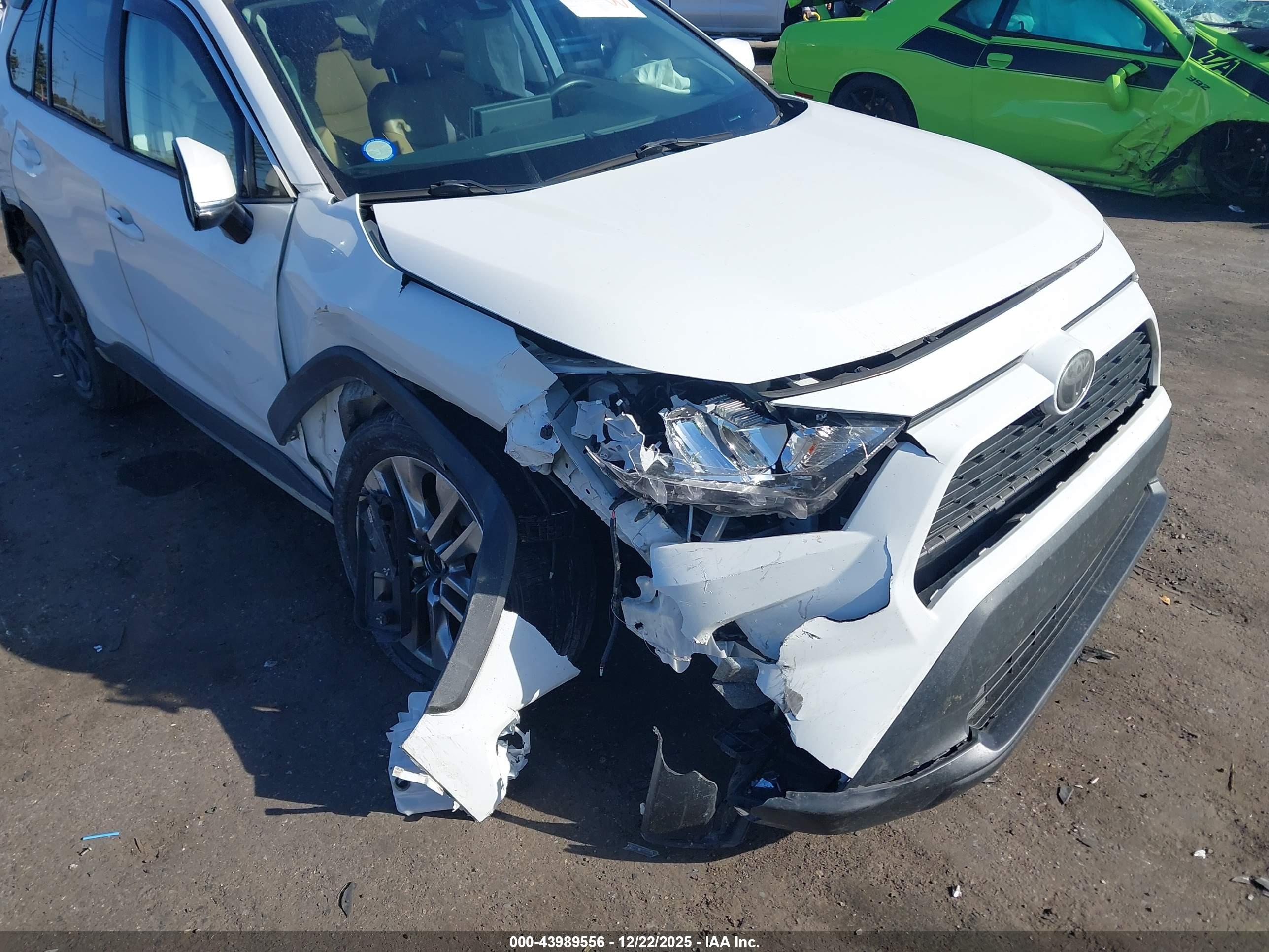 TOYOTA RAV4 image 6