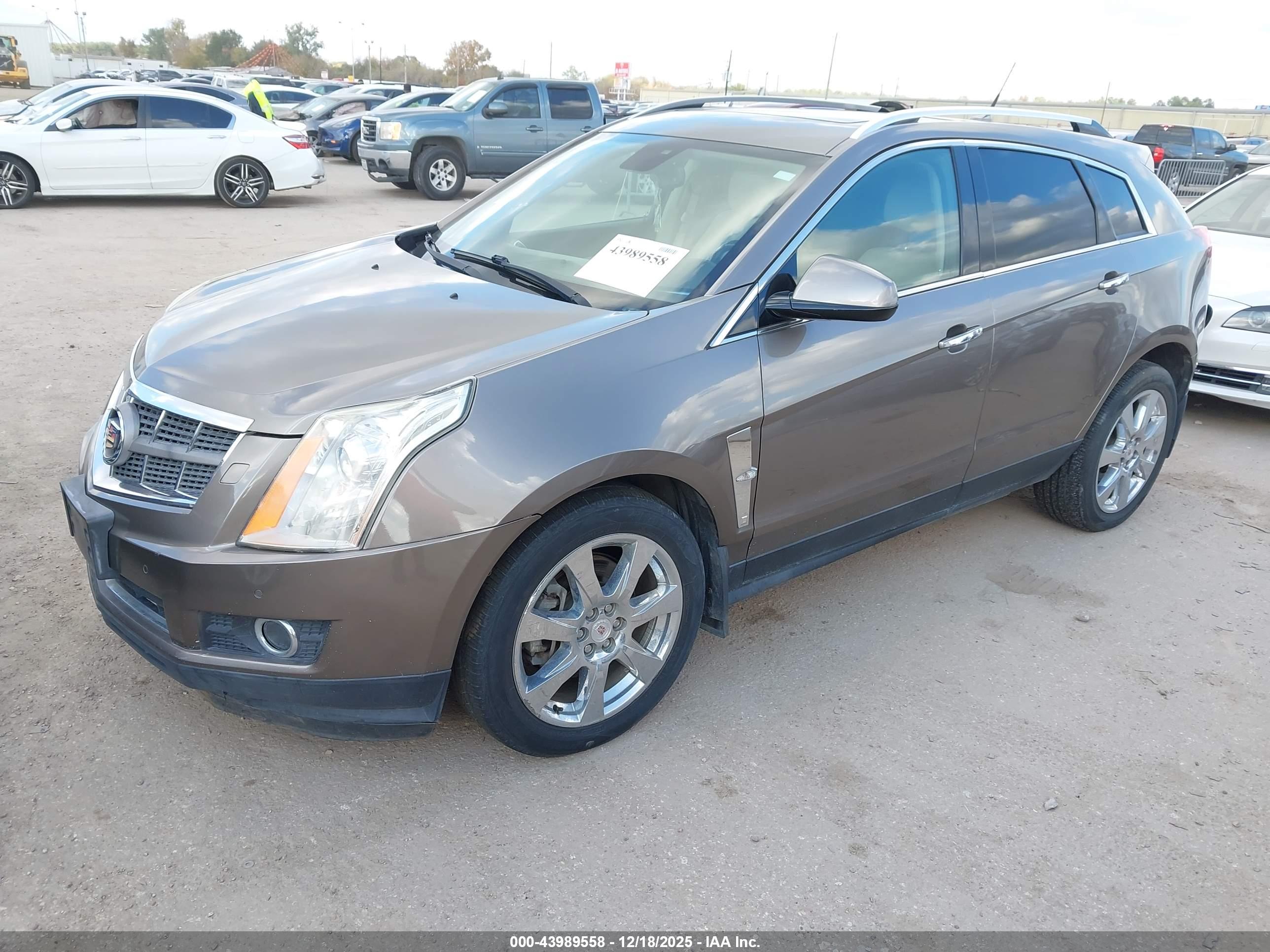 CADILLAC SRX image 2