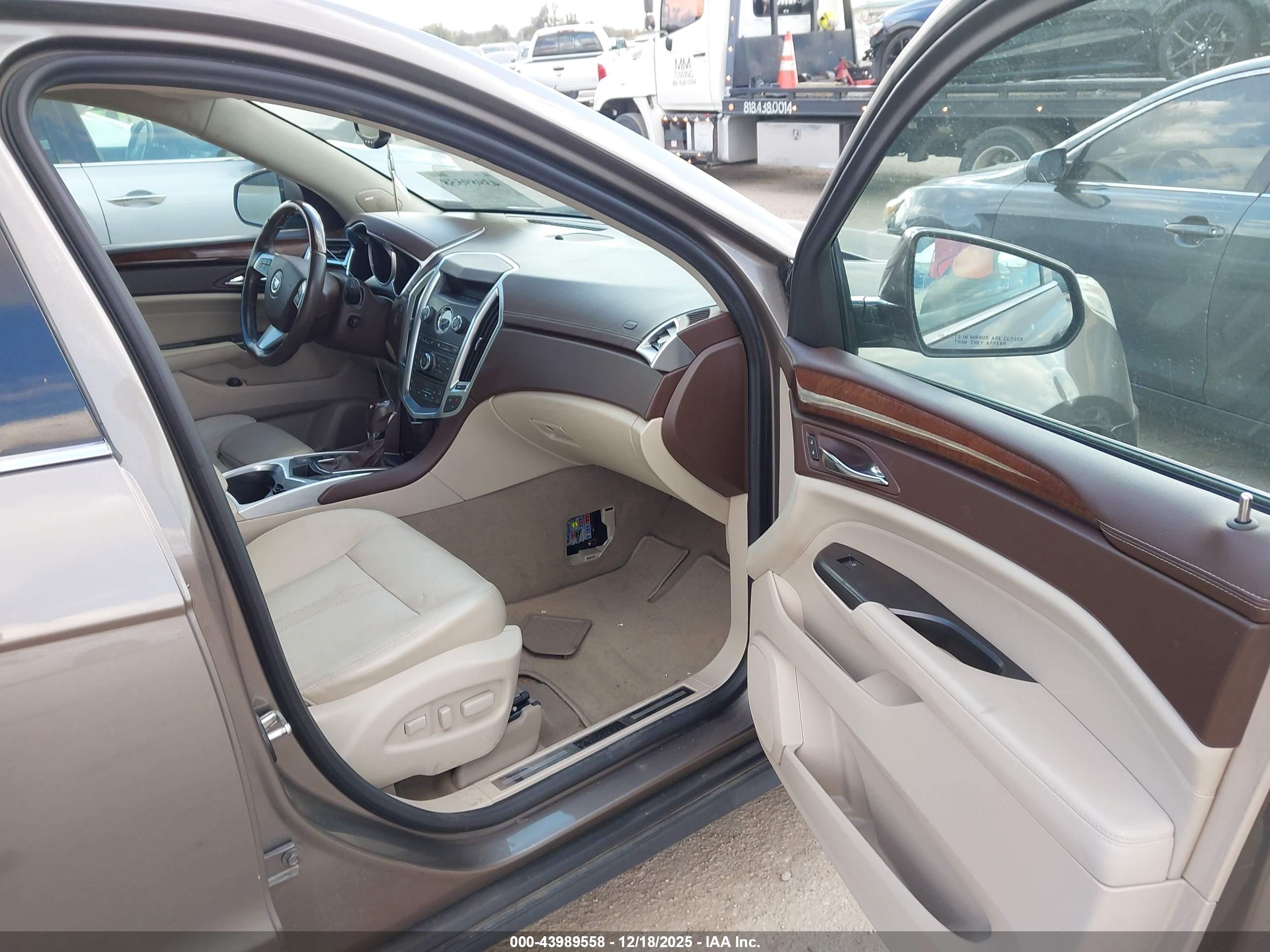 CADILLAC SRX image 5