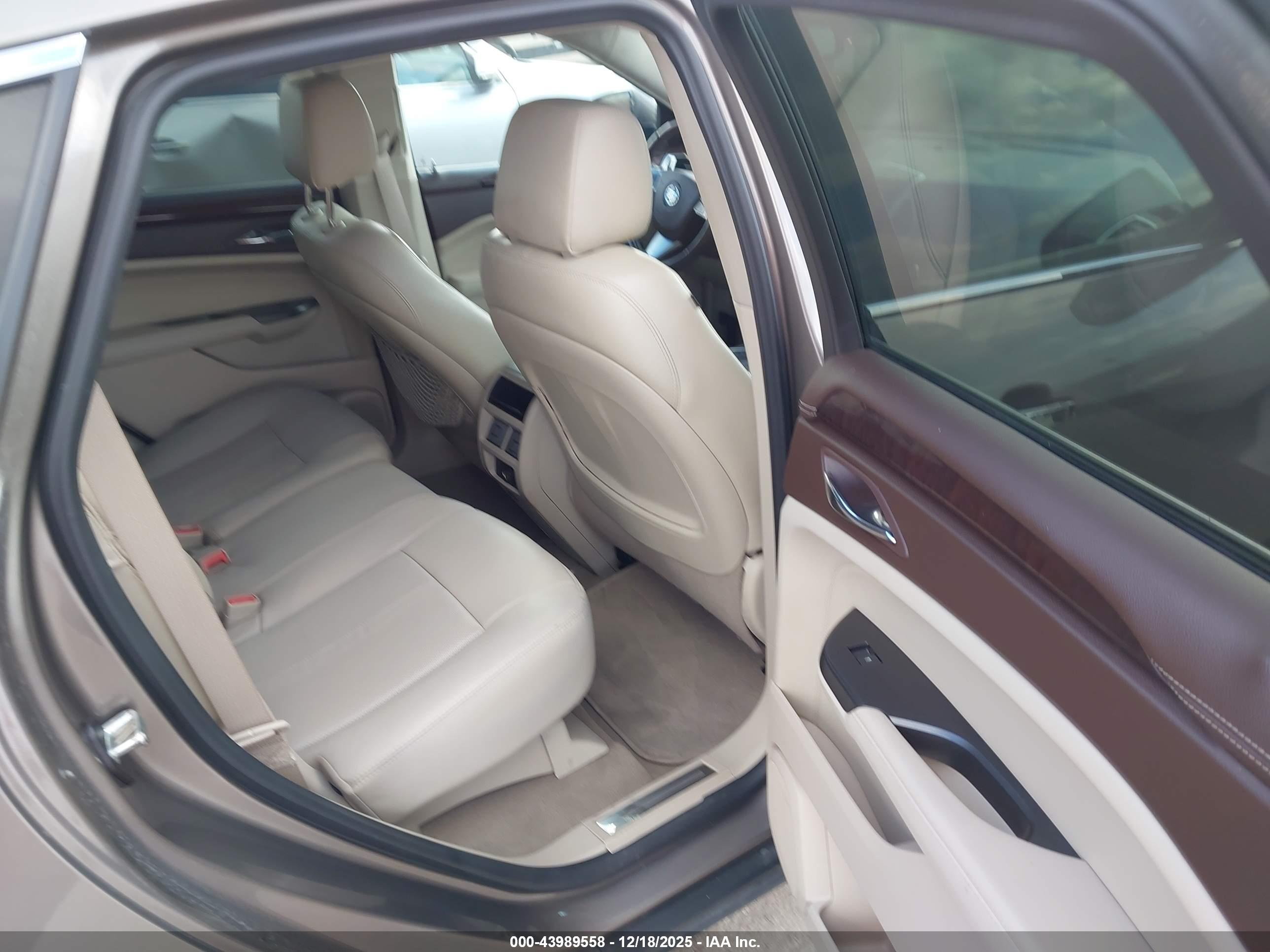 CADILLAC SRX image 8