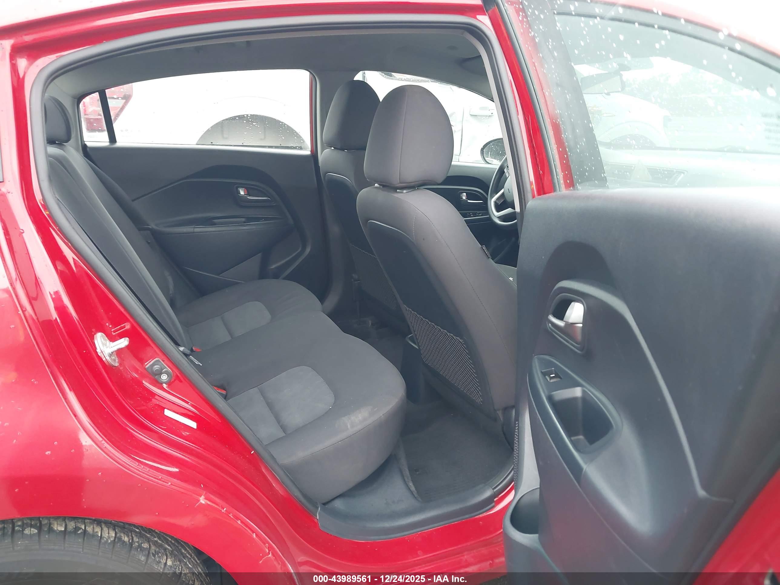 KIA RIO image 8