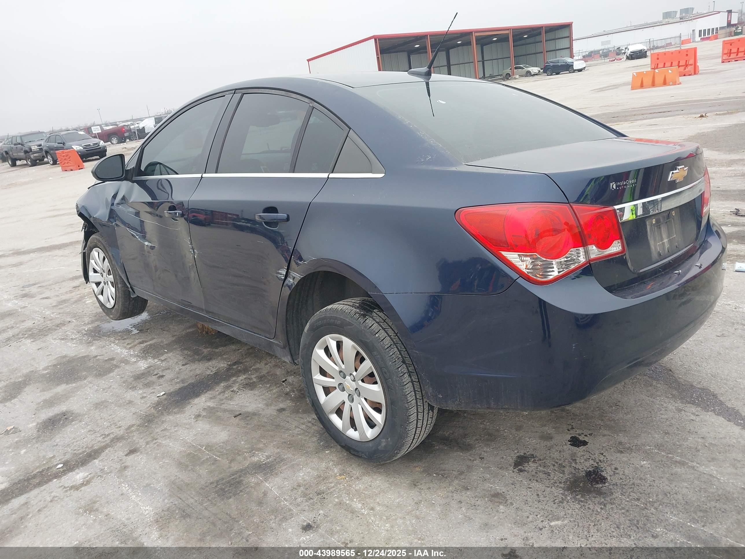 CHEVROLET CRUZE image 3