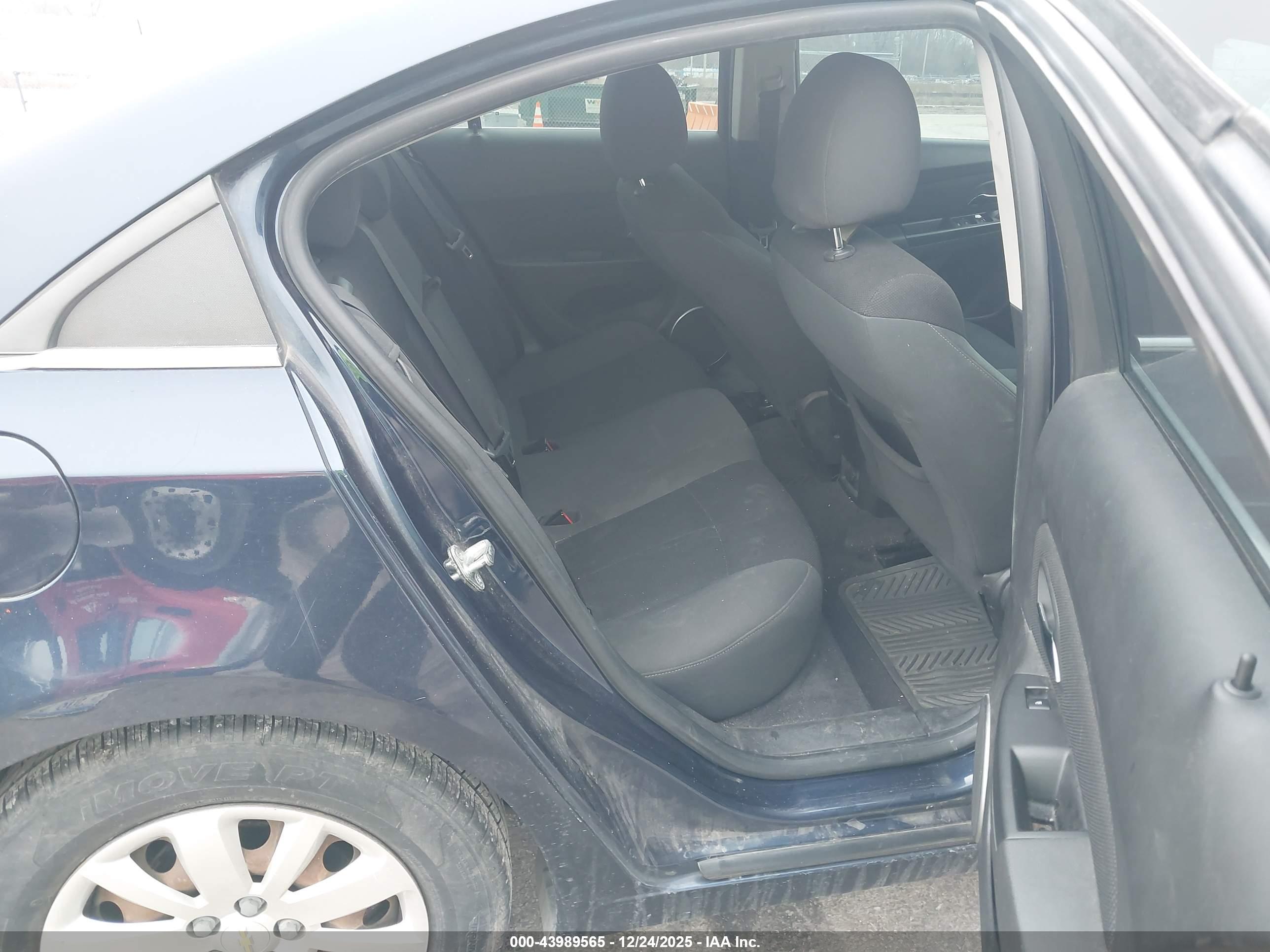 CHEVROLET CRUZE image 8