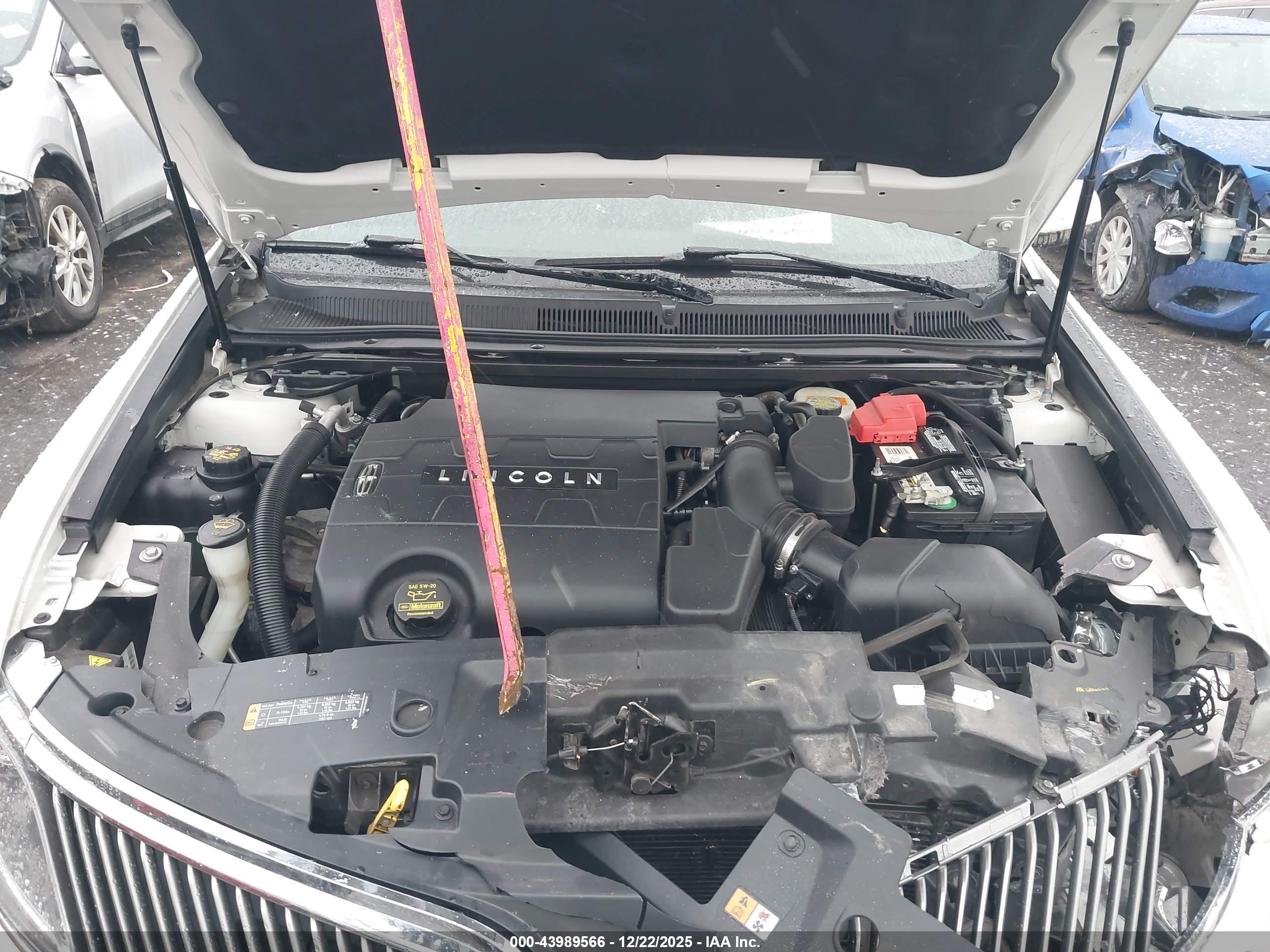 LINCOLN MKS image 10