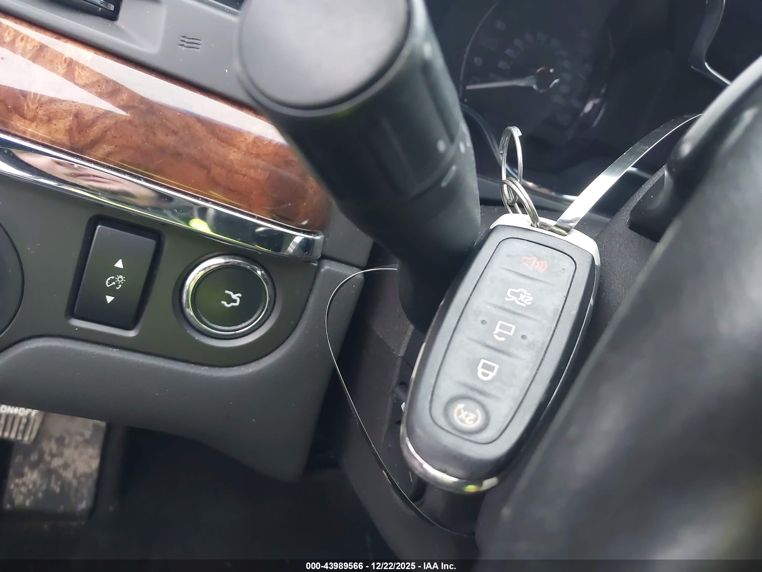 LINCOLN MKS image 11