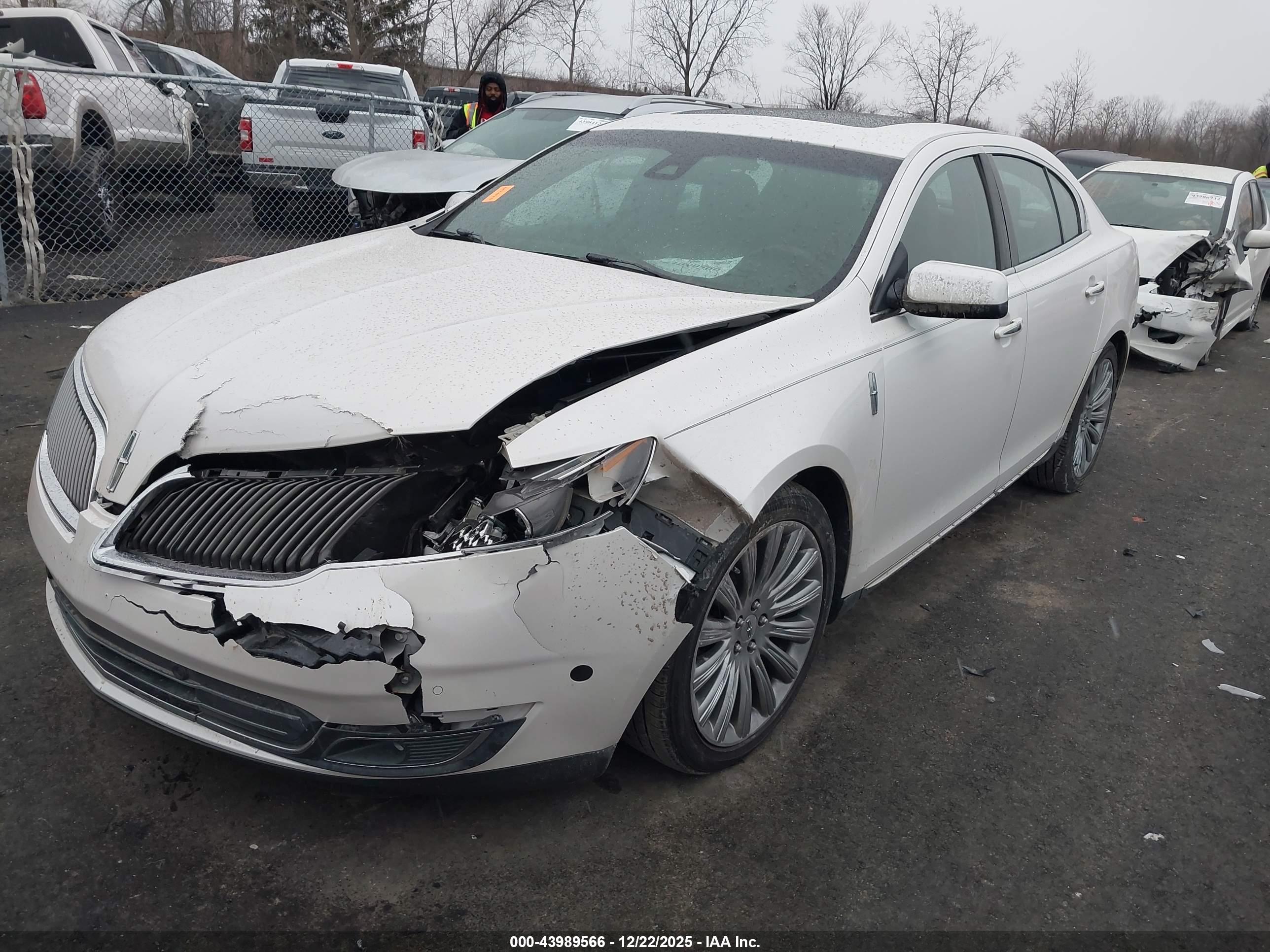 LINCOLN MKS image 2