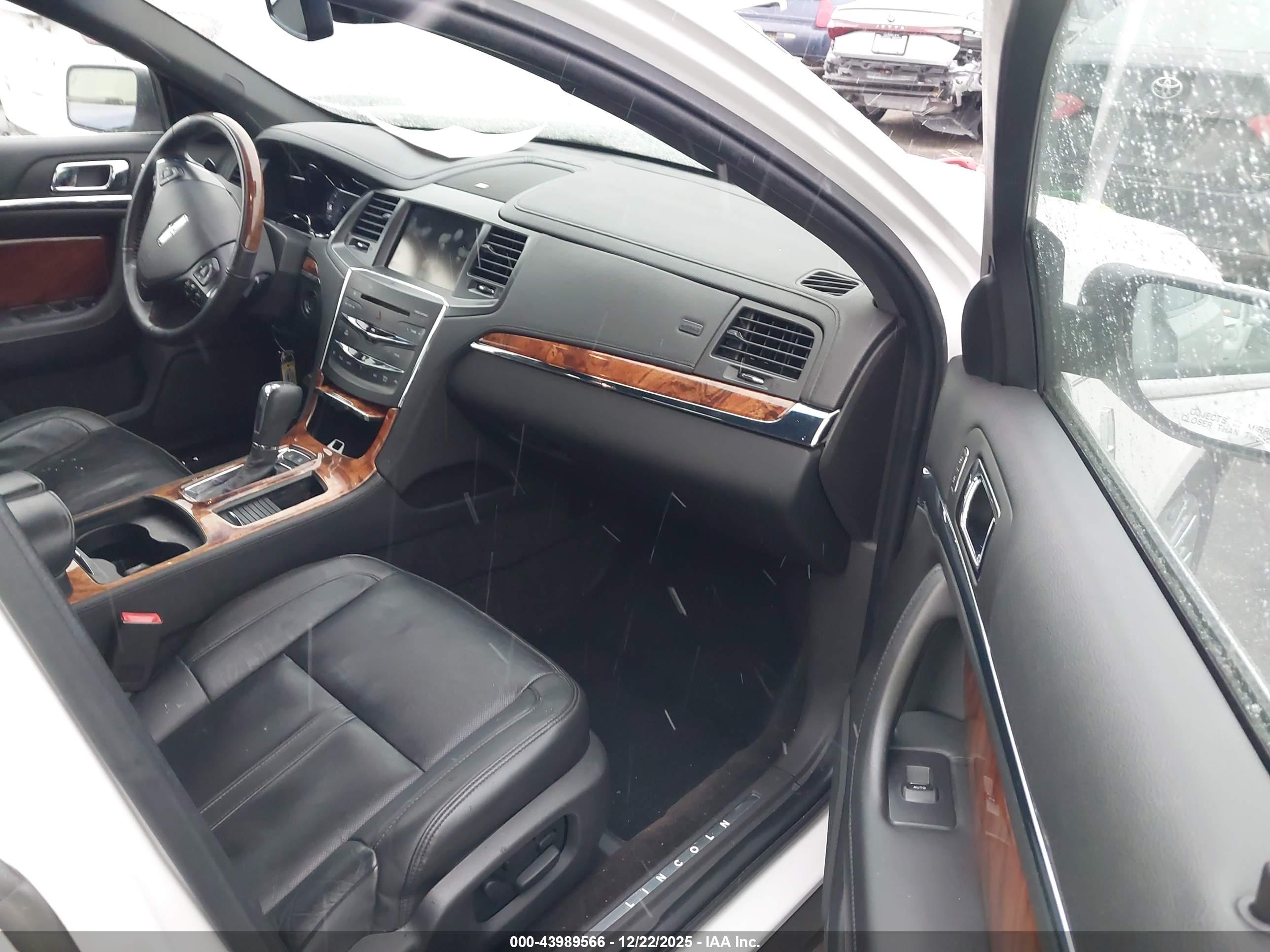 LINCOLN MKS image 5