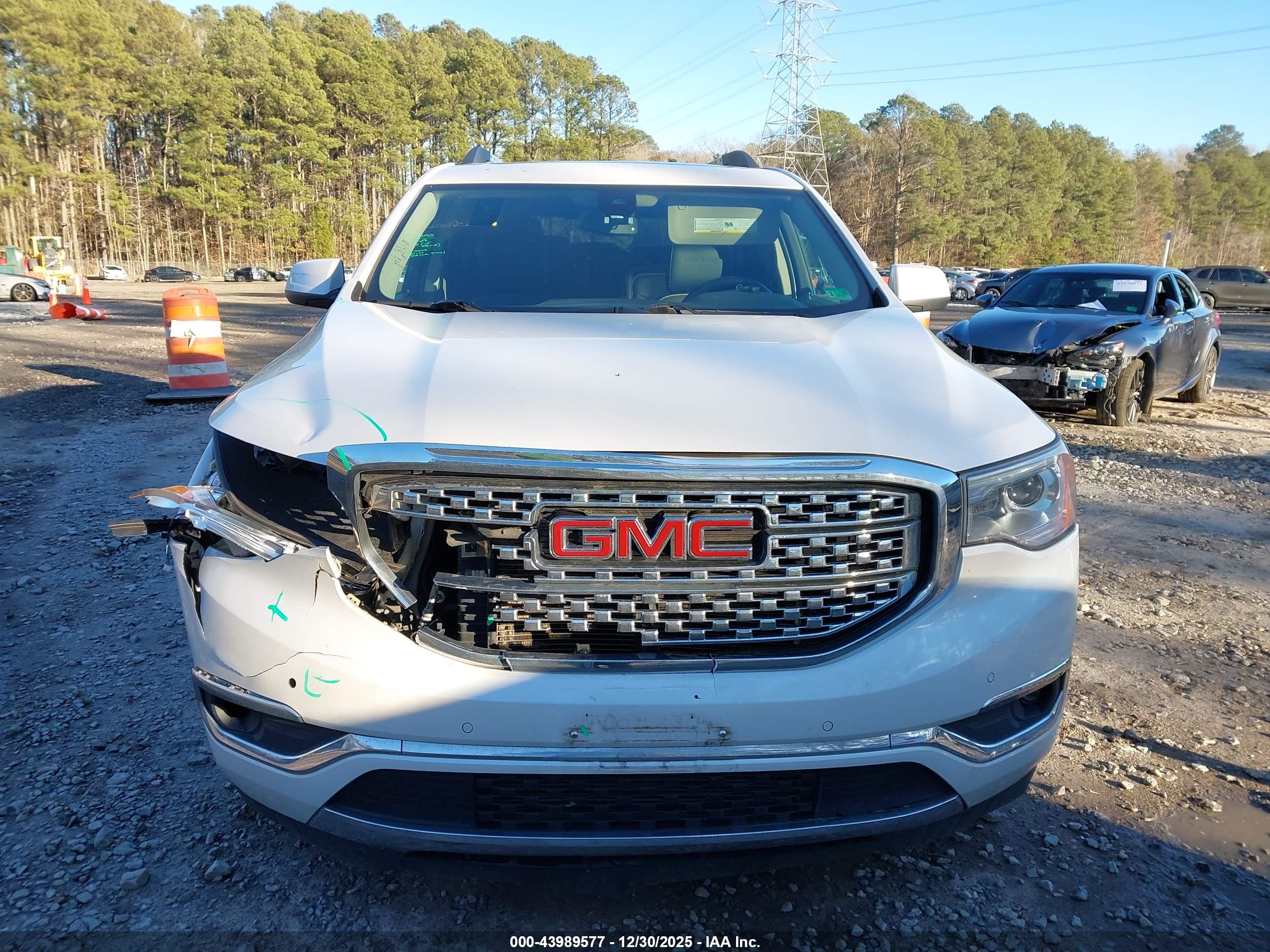 GMC ACADIA image 6