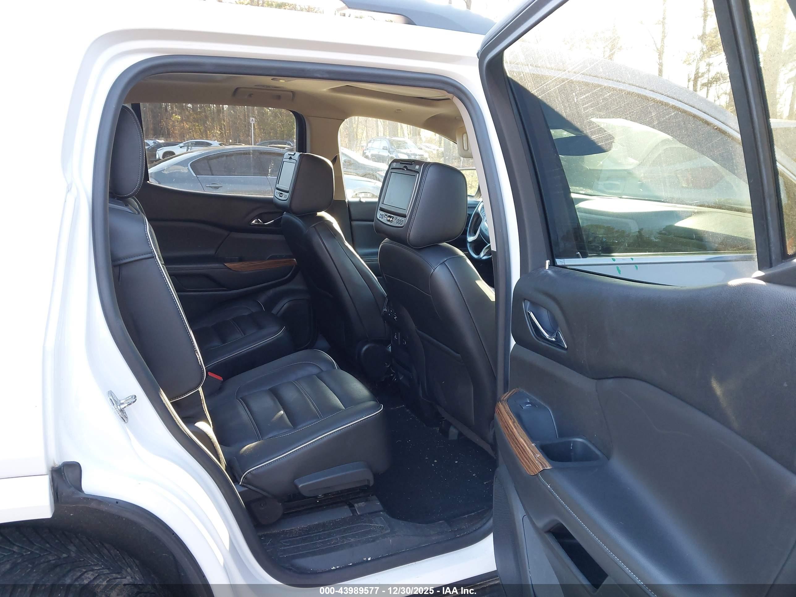 GMC ACADIA image 8