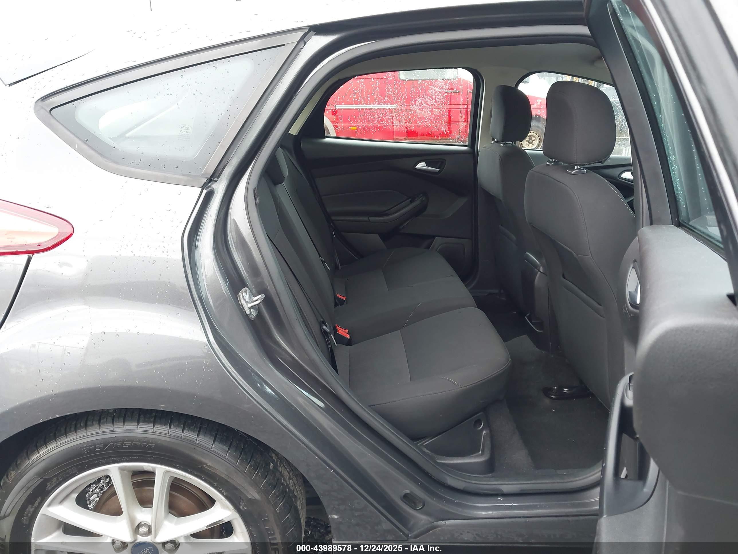 FORD FOCUS image 8
