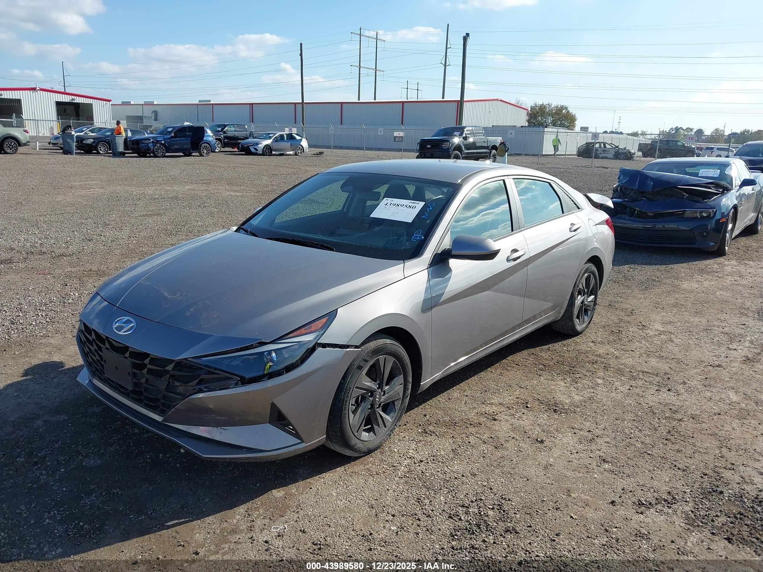 HYUNDAI ELANTRA image 2