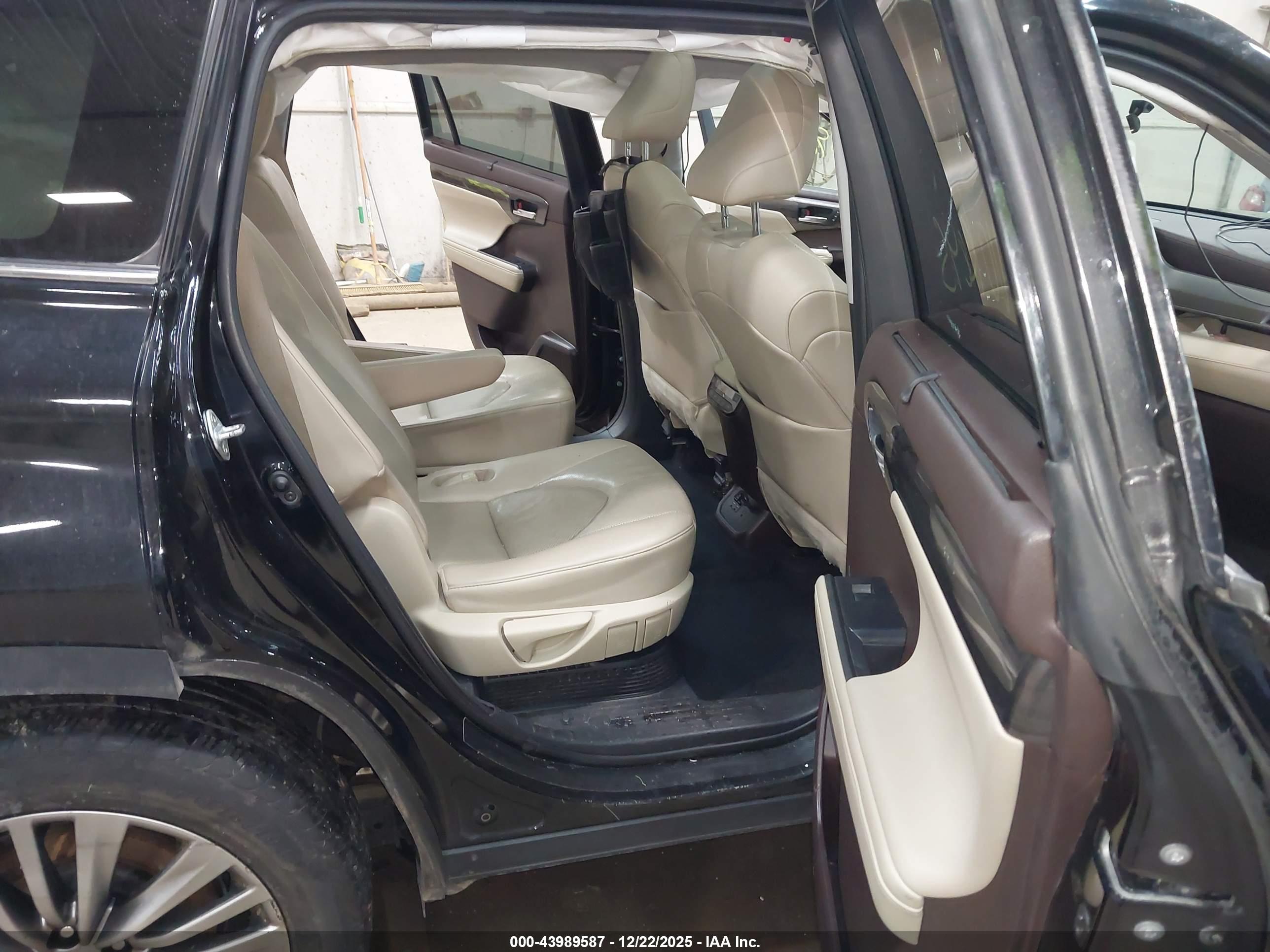 TOYOTA HIGHLANDER image 8