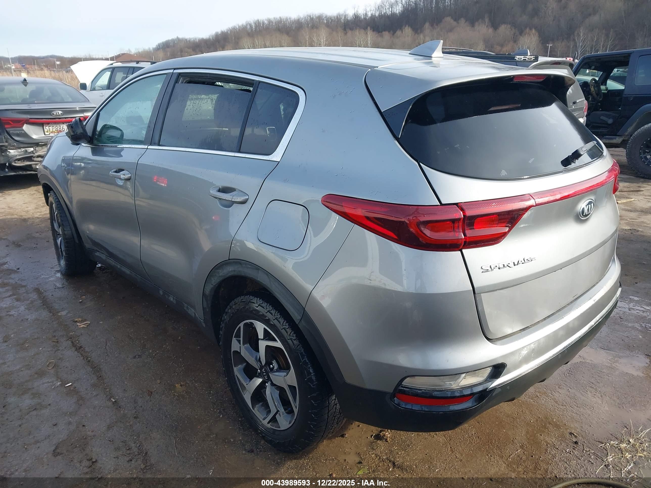 KIA SPORTAGE image 3