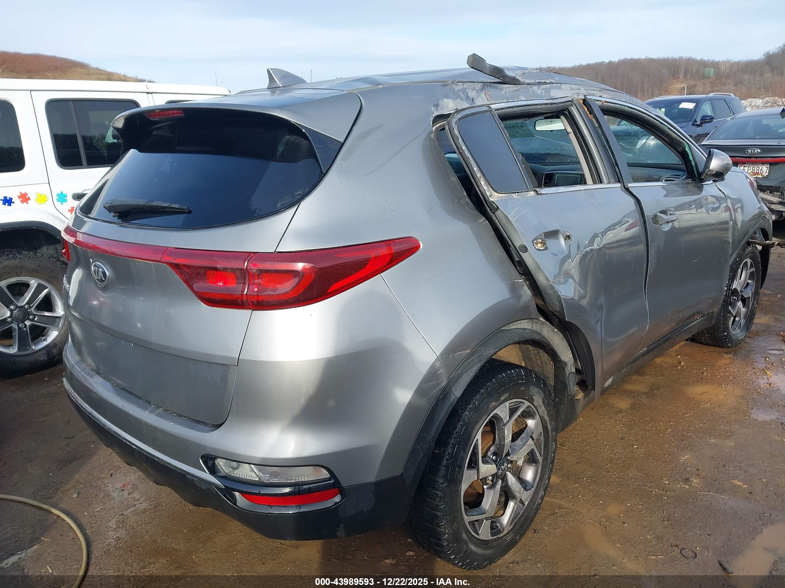 KIA SPORTAGE image 4