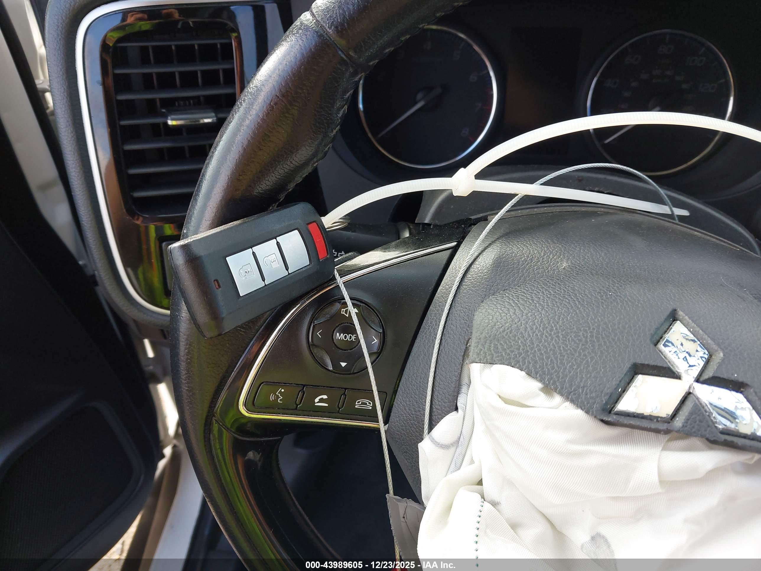MITSUBISHI OUTLANDER image 11