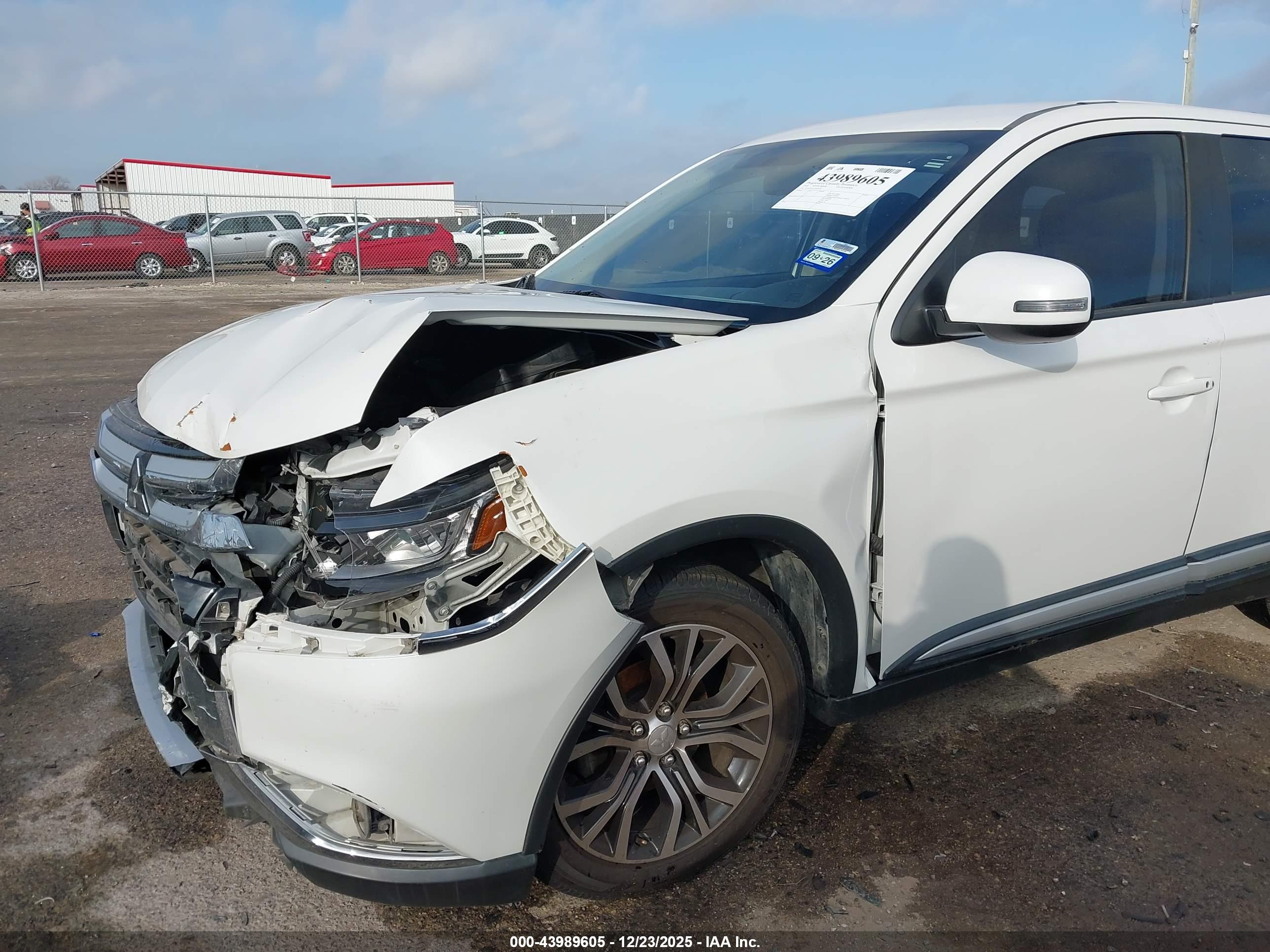 MITSUBISHI OUTLANDER image 6