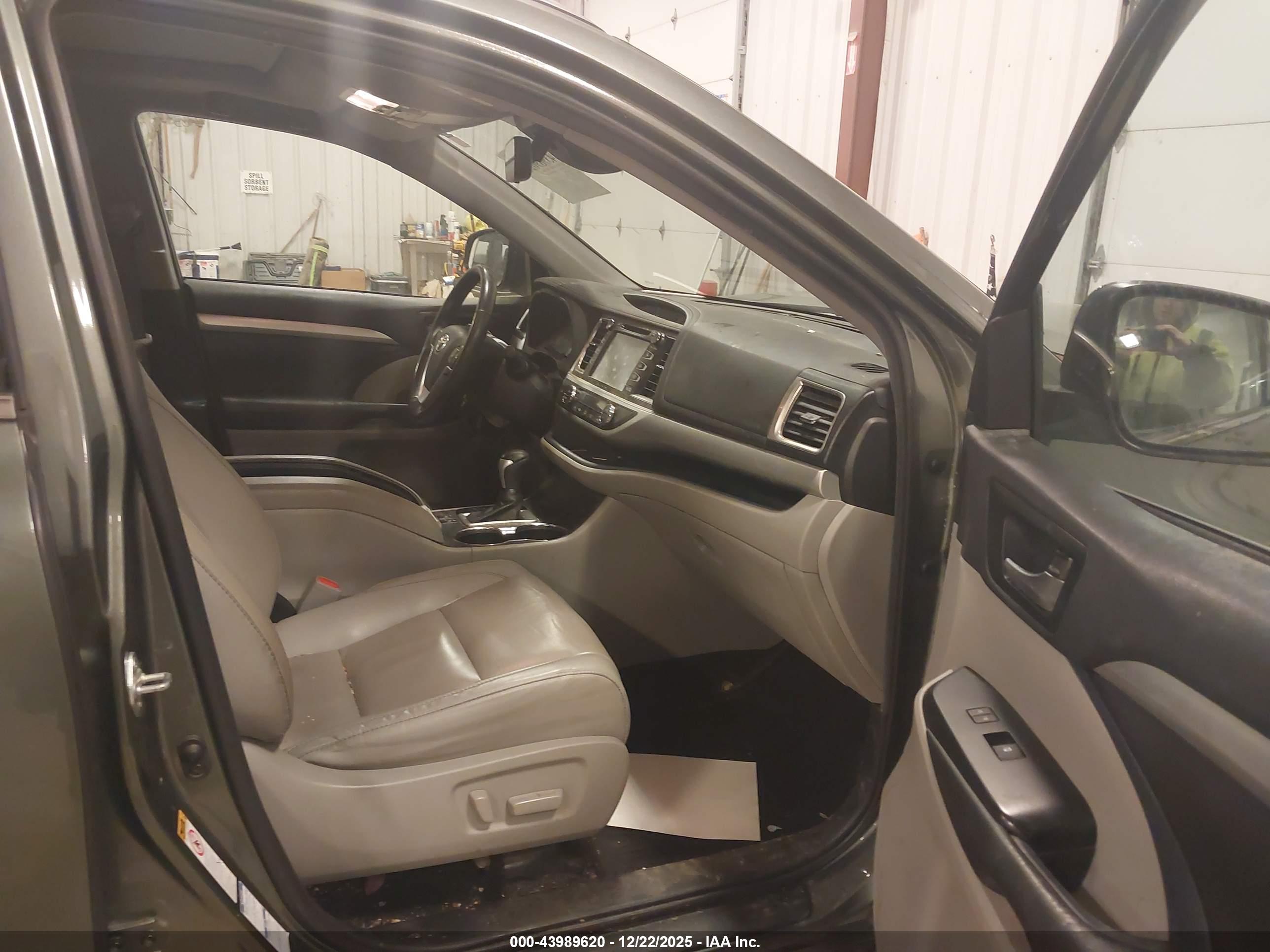 TOYOTA HIGHLANDER image 5