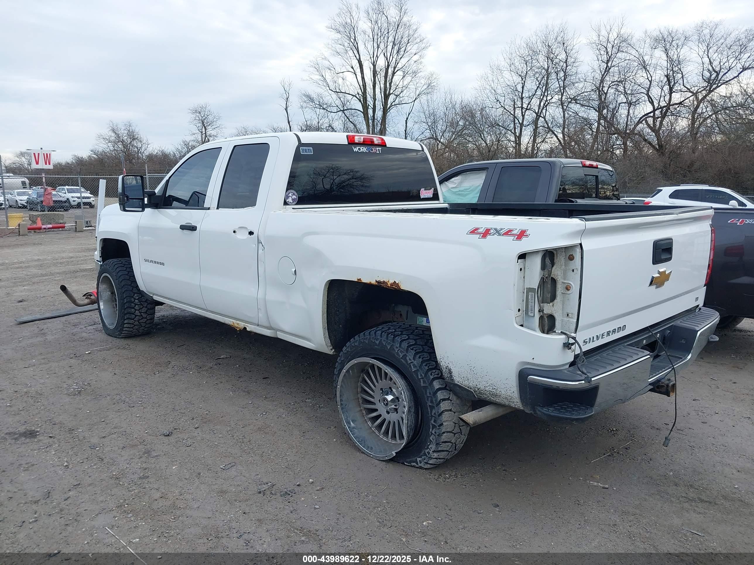 CHEVROLET SILVERADO image 3