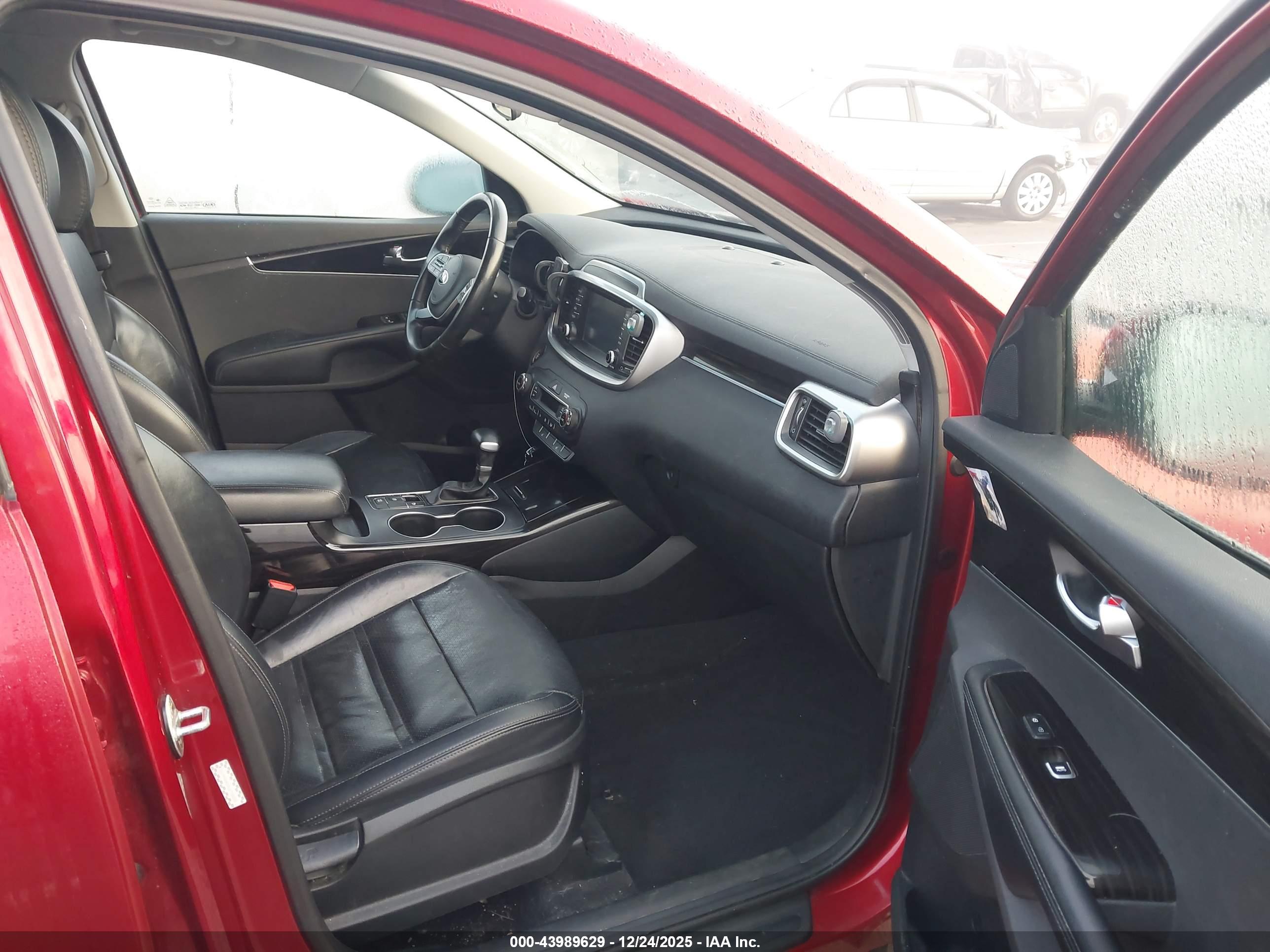 KIA SORENTO image 5