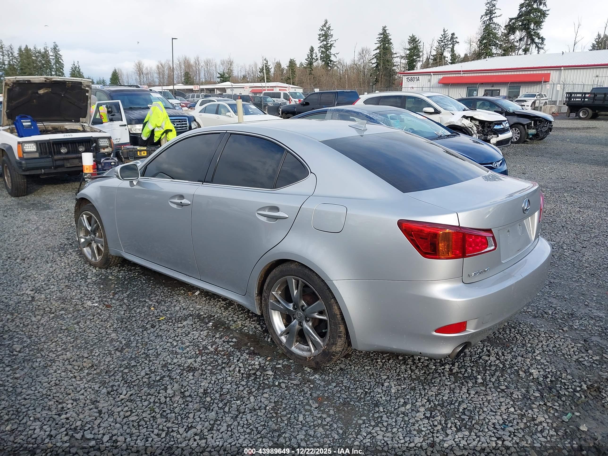 LEXUS IS image 3