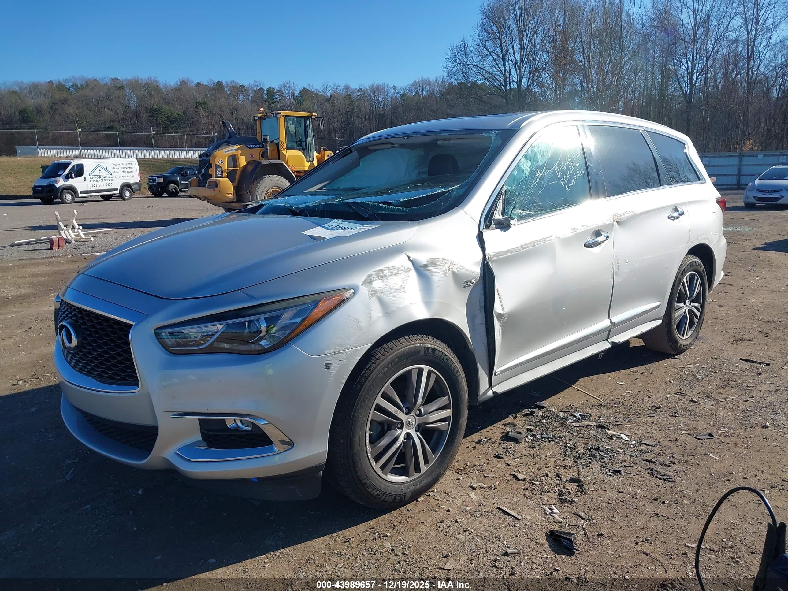 INFINITI QX60 image 2