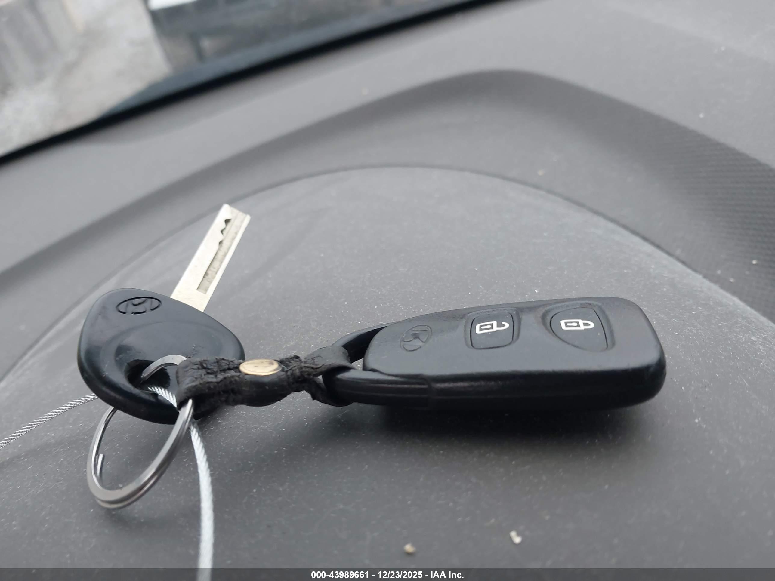HYUNDAI ACCENT image 11