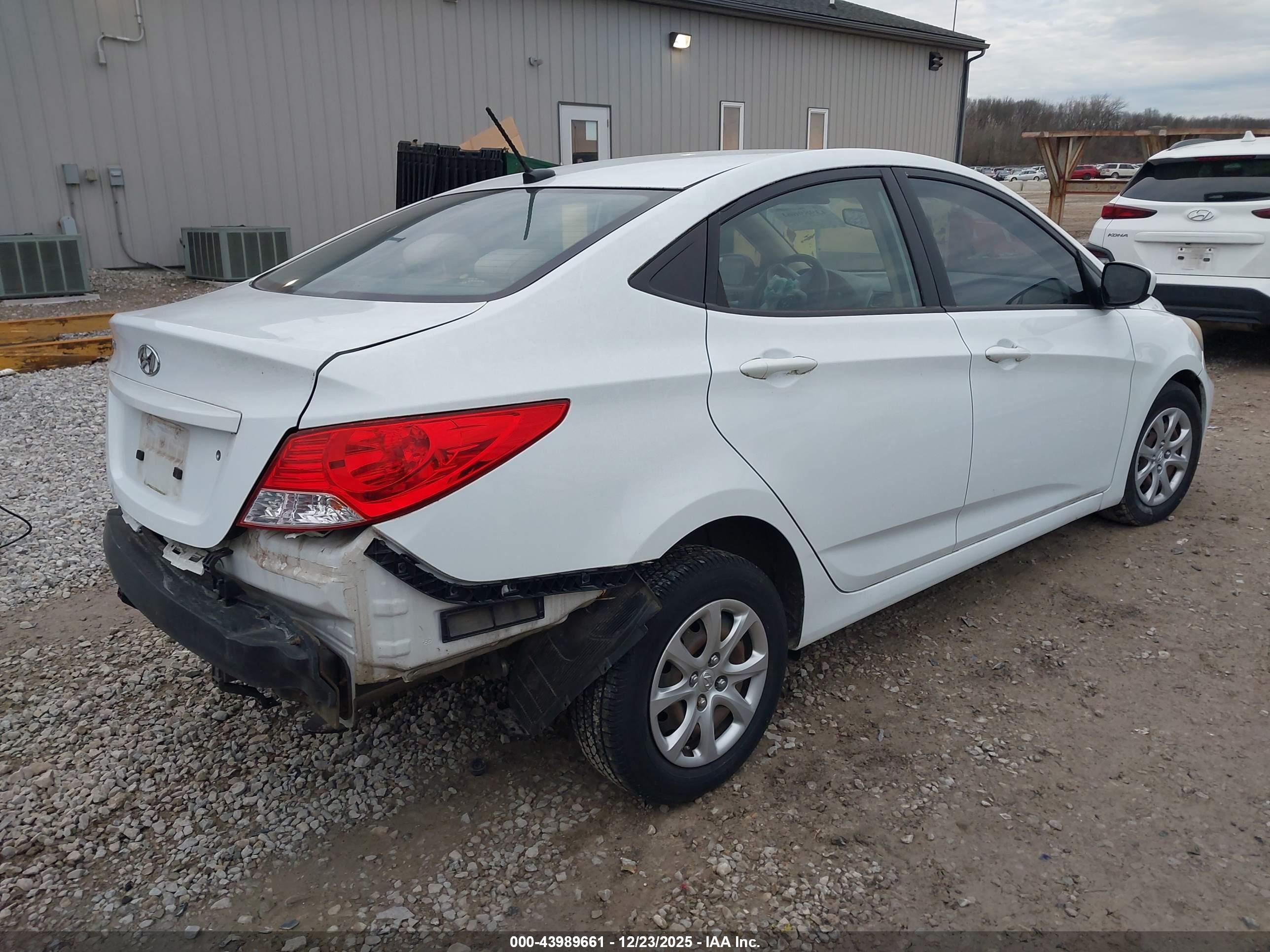 HYUNDAI ACCENT image 4