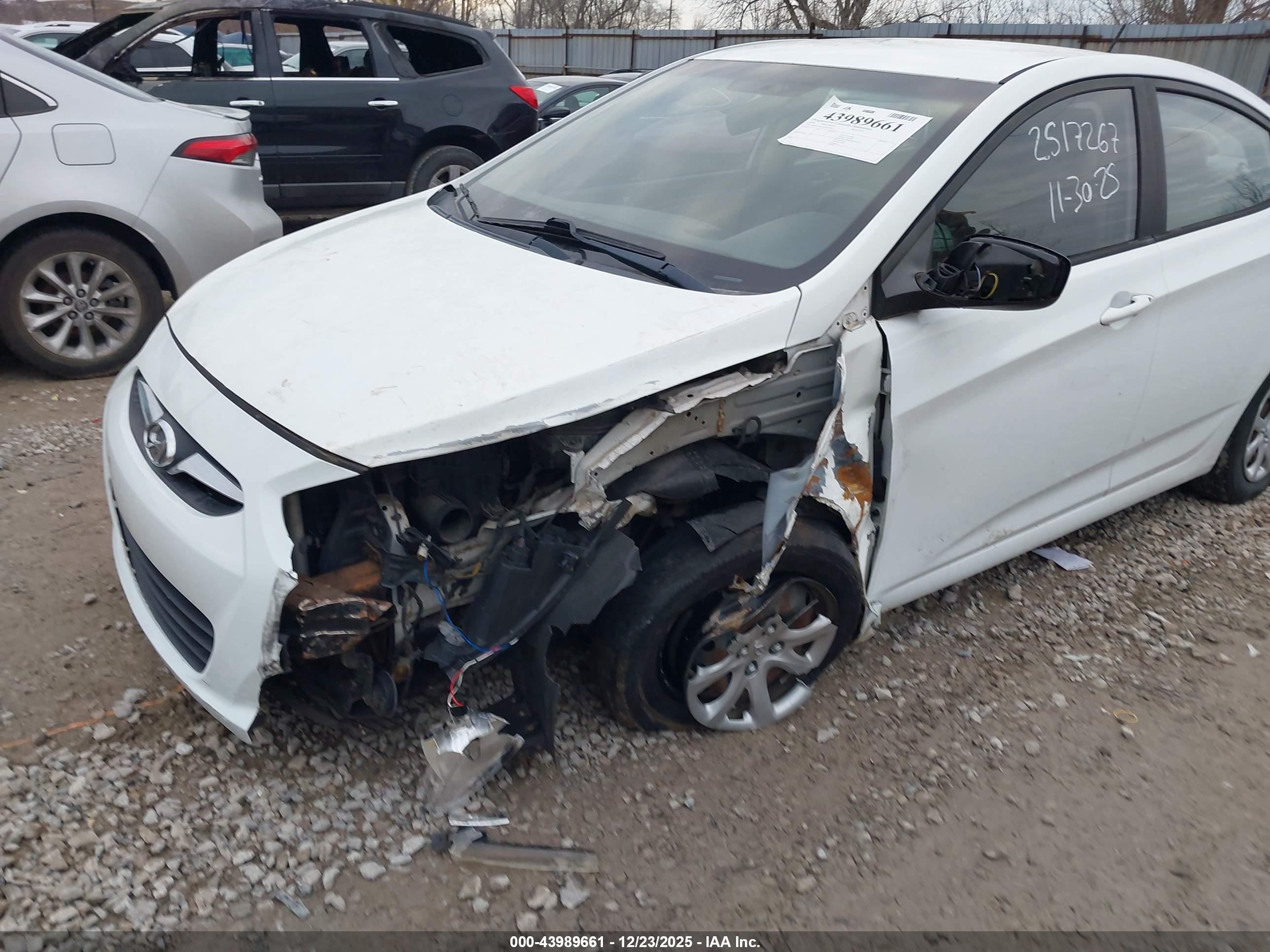 HYUNDAI ACCENT image 6