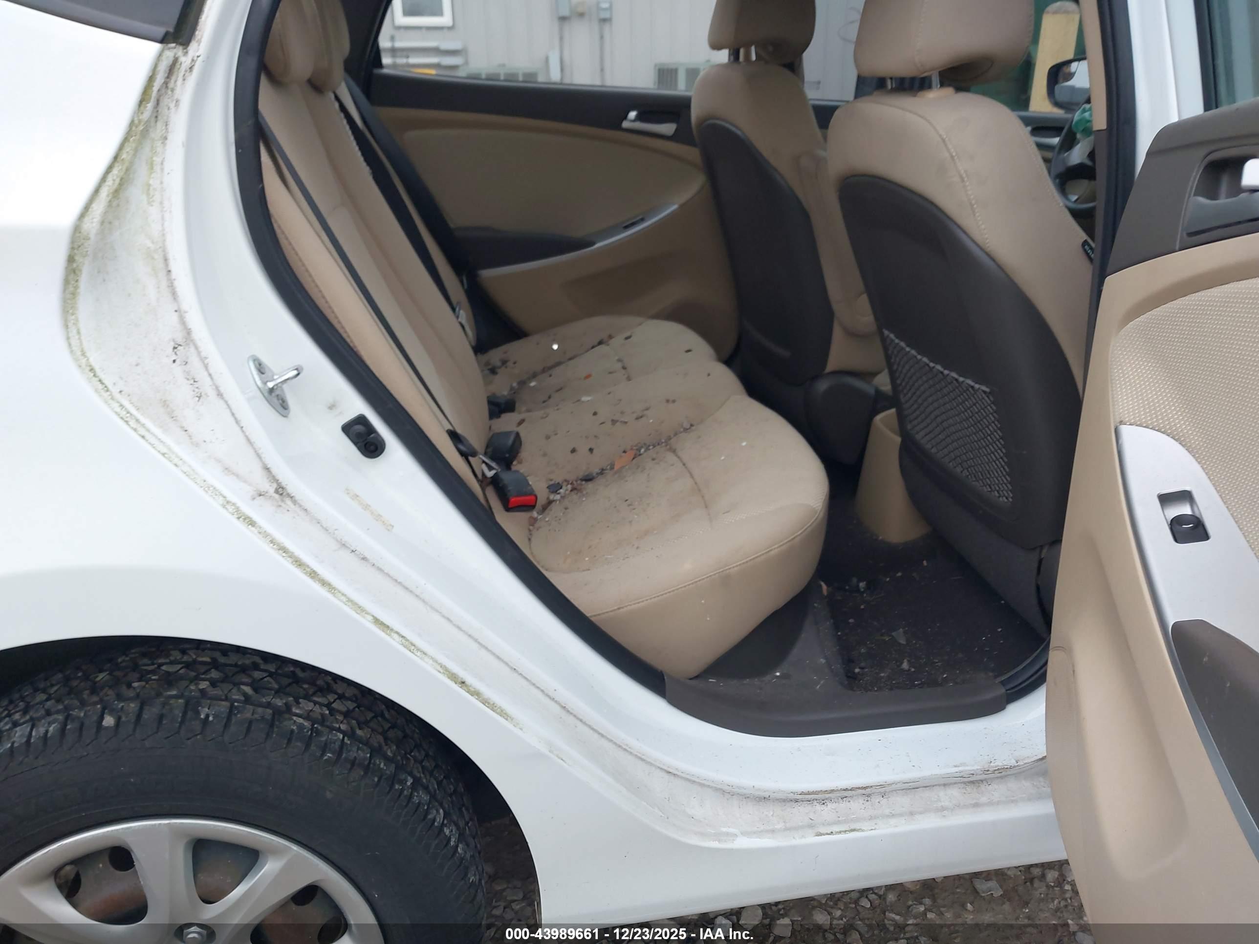 HYUNDAI ACCENT image 8