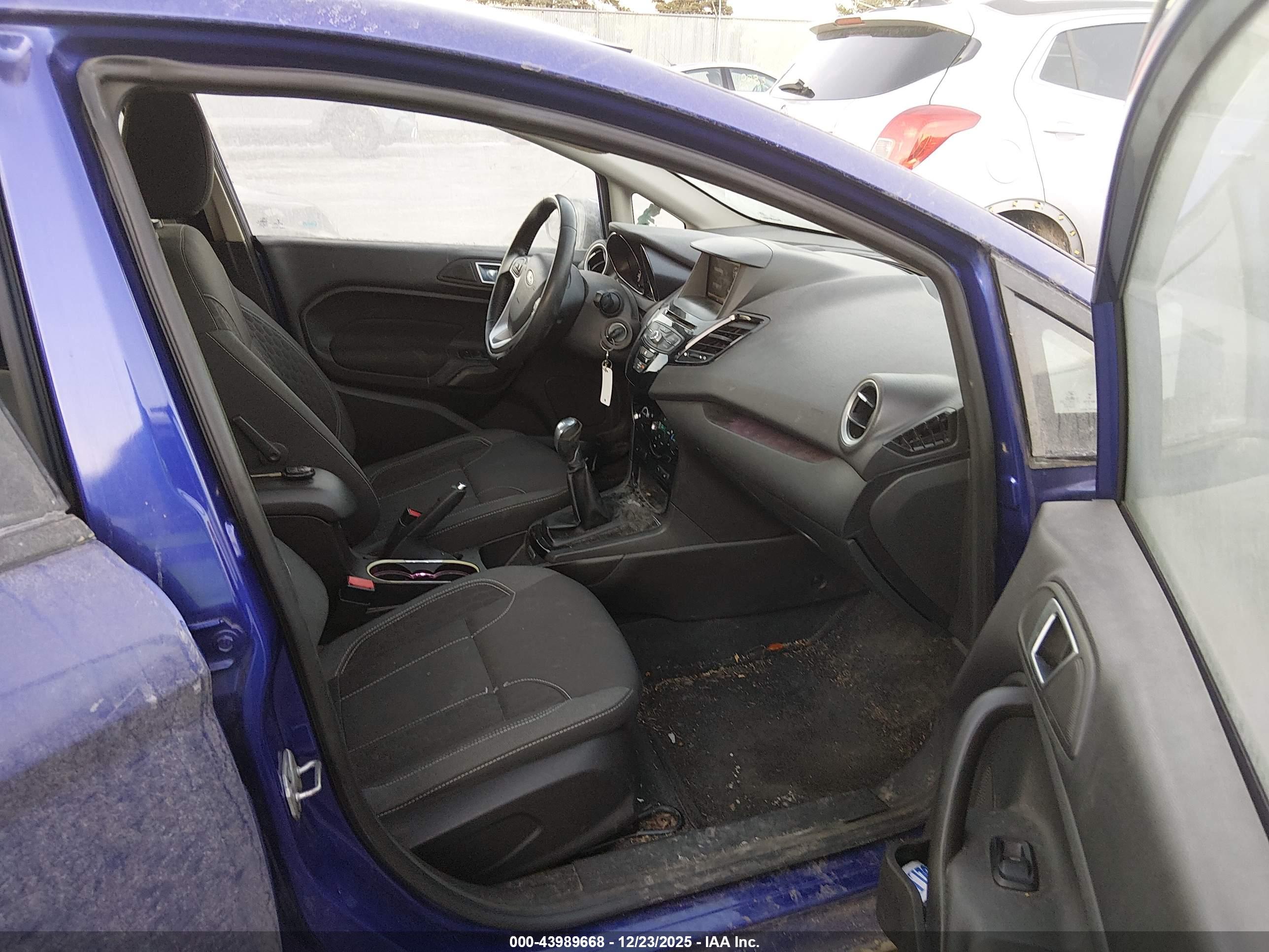 FORD FIESTA image 5