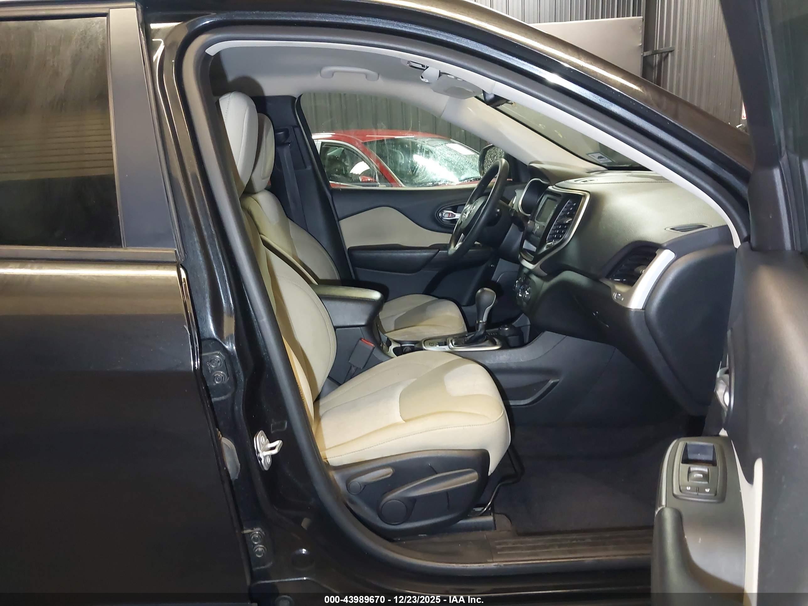 JEEP CHEROKEE image 5