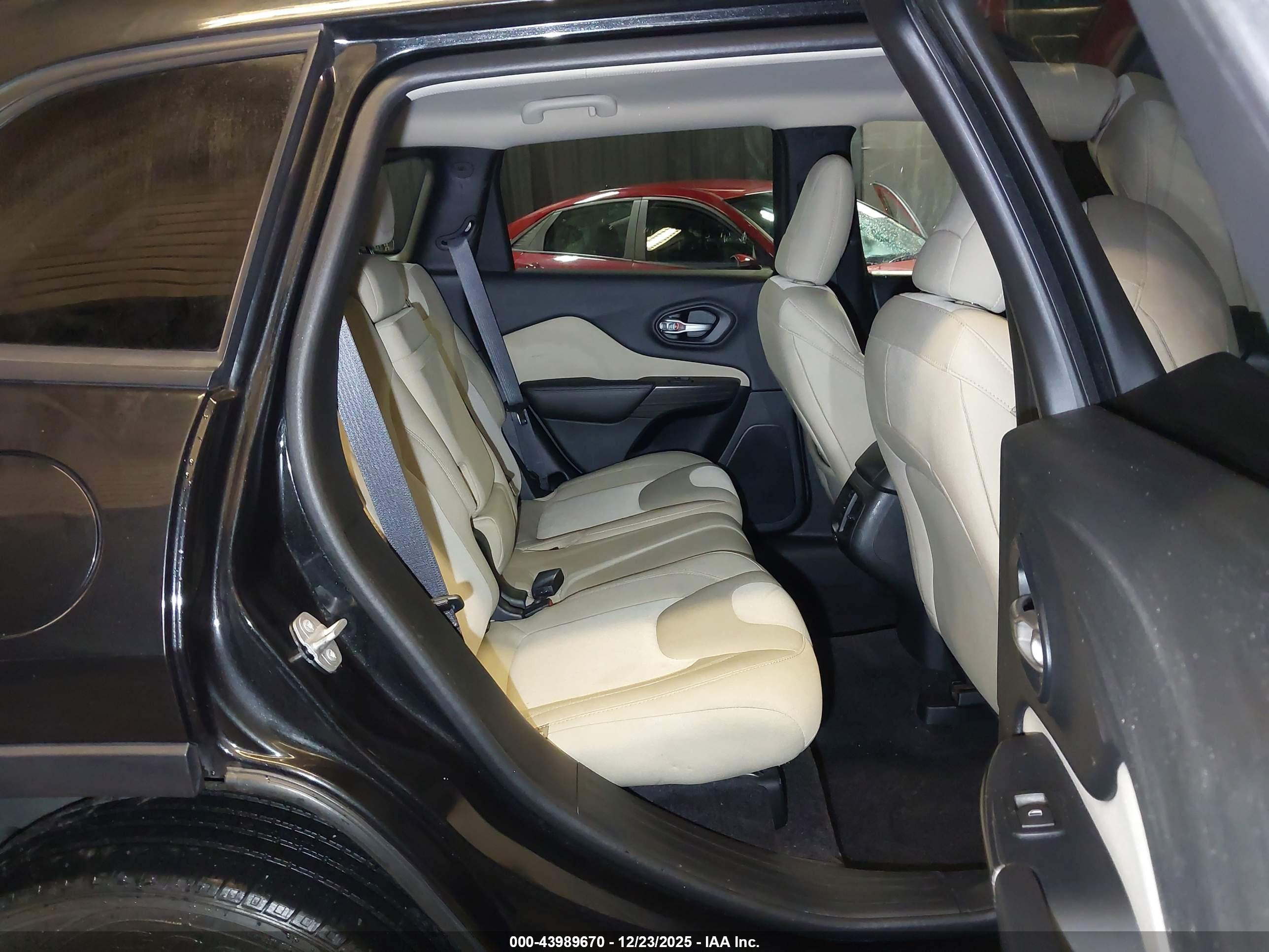 JEEP CHEROKEE image 8