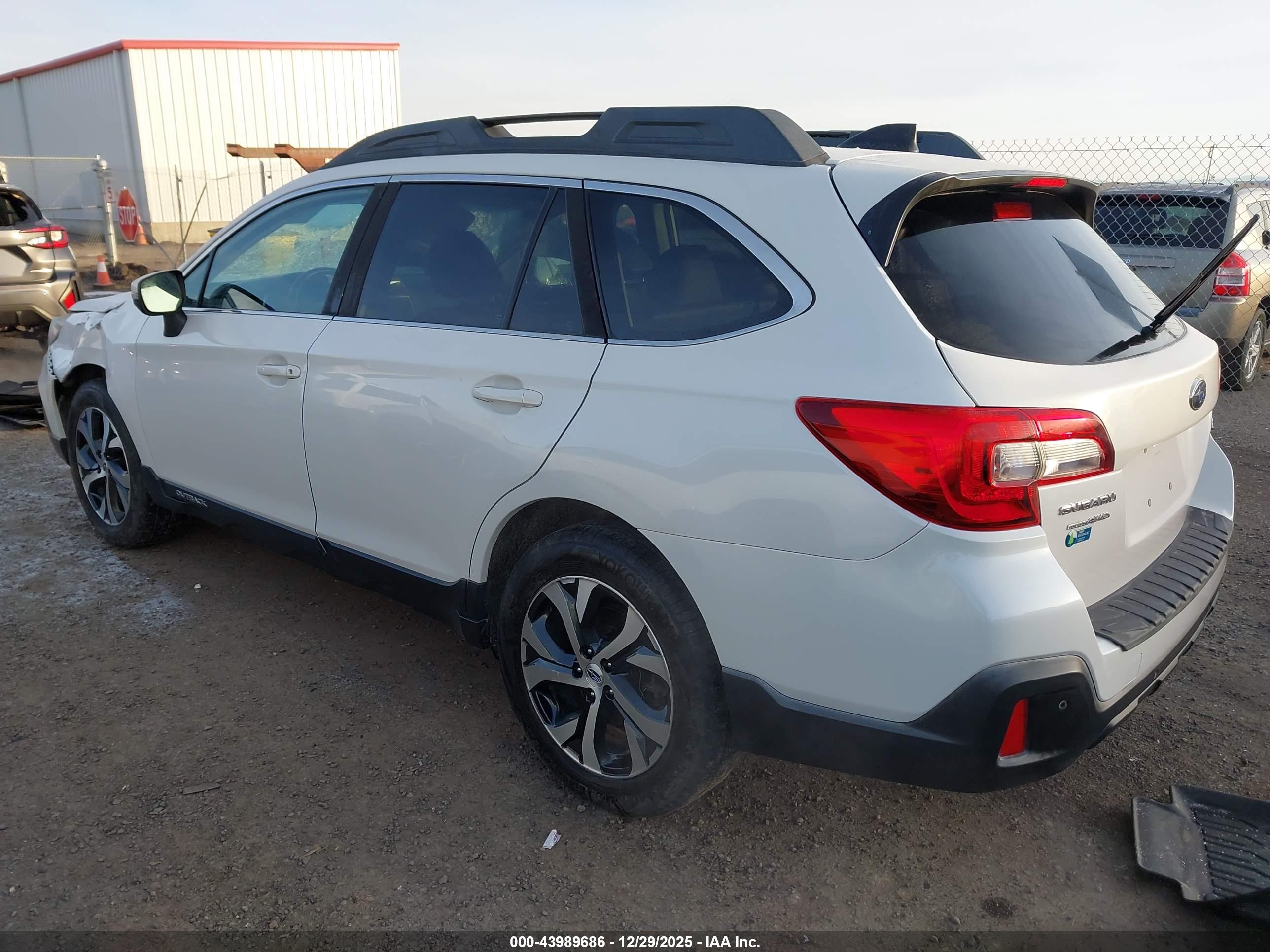 SUBARU OUTBACK image 3