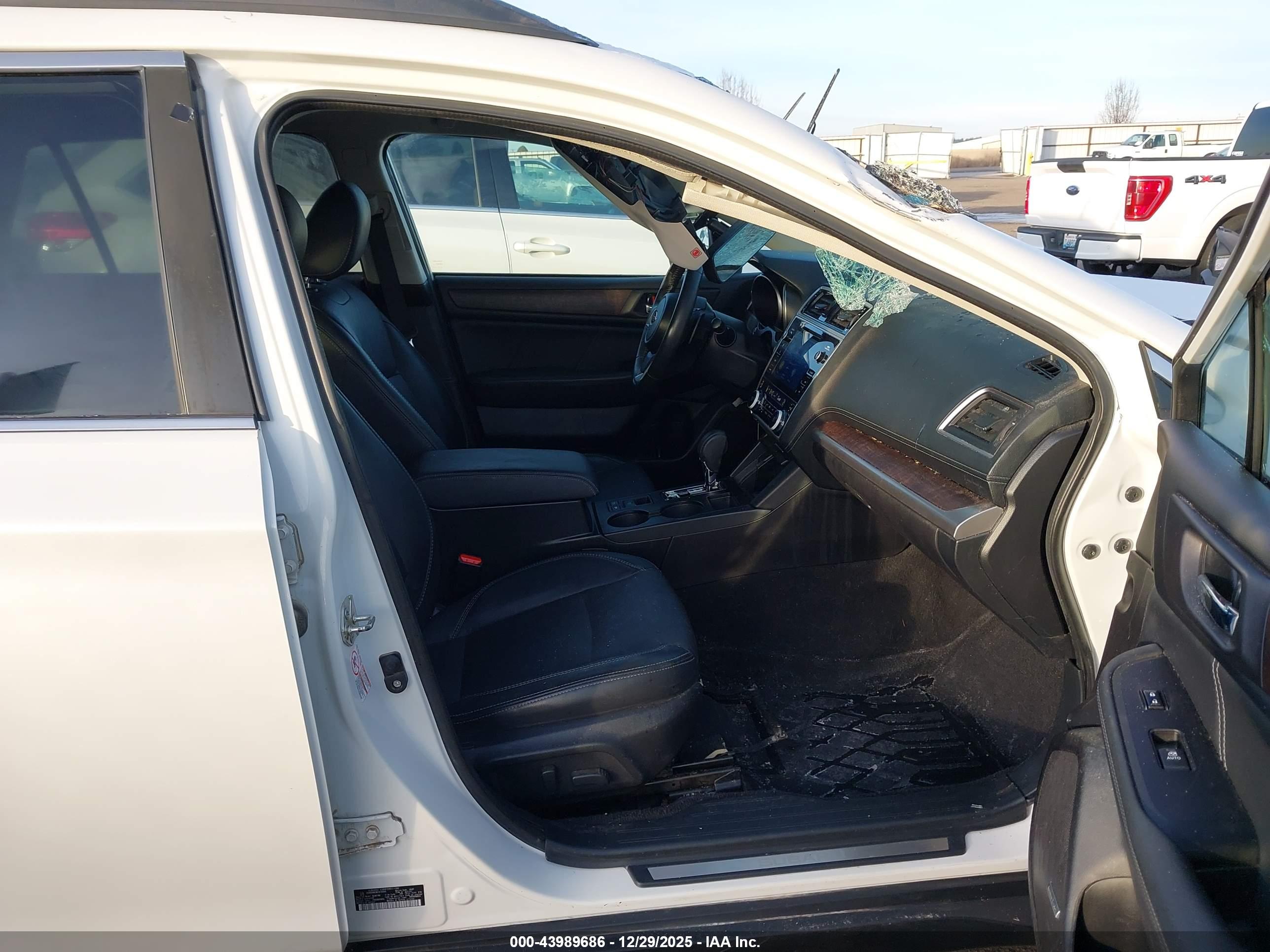 SUBARU OUTBACK image 5