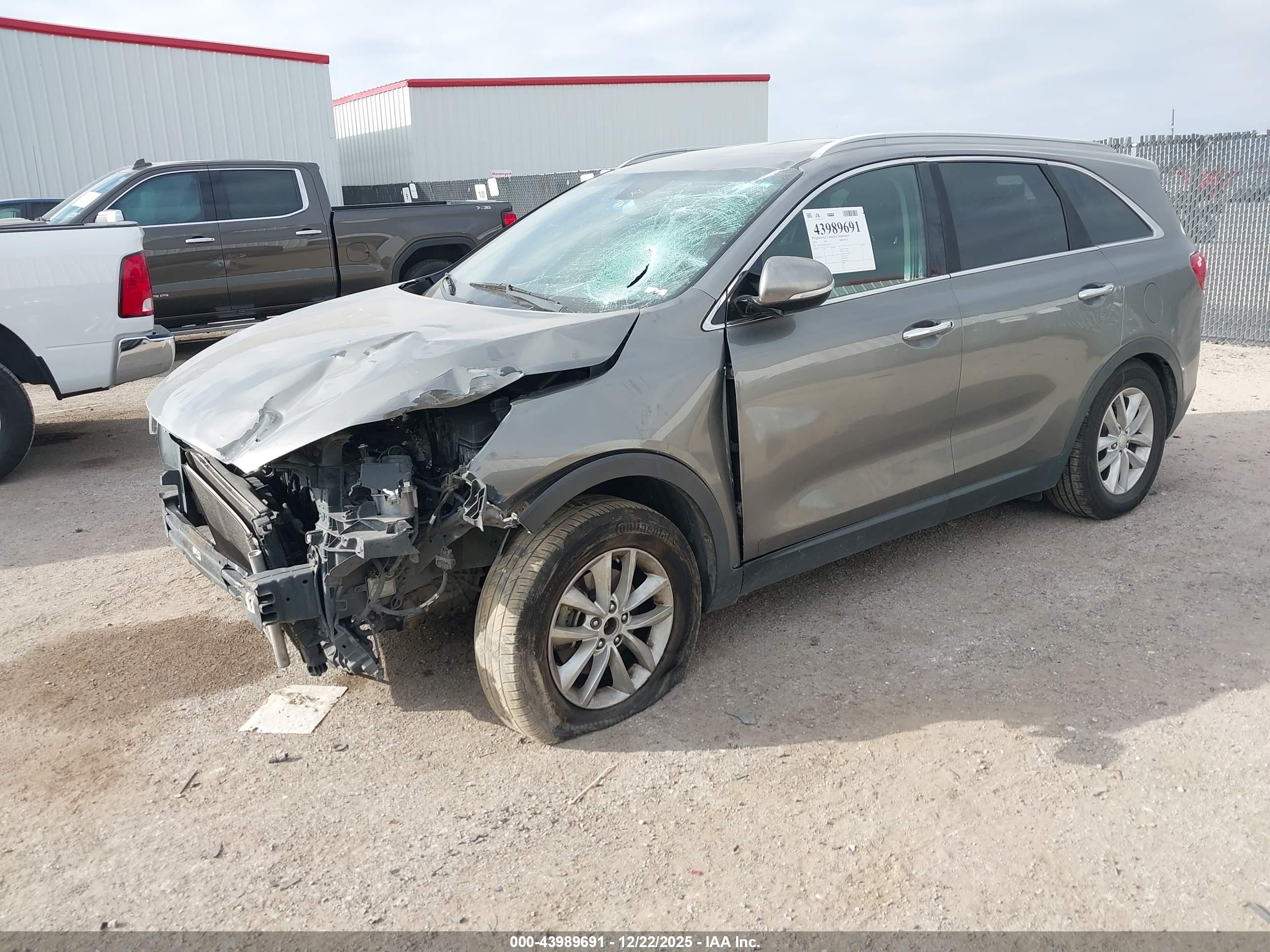KIA SORENTO image 2