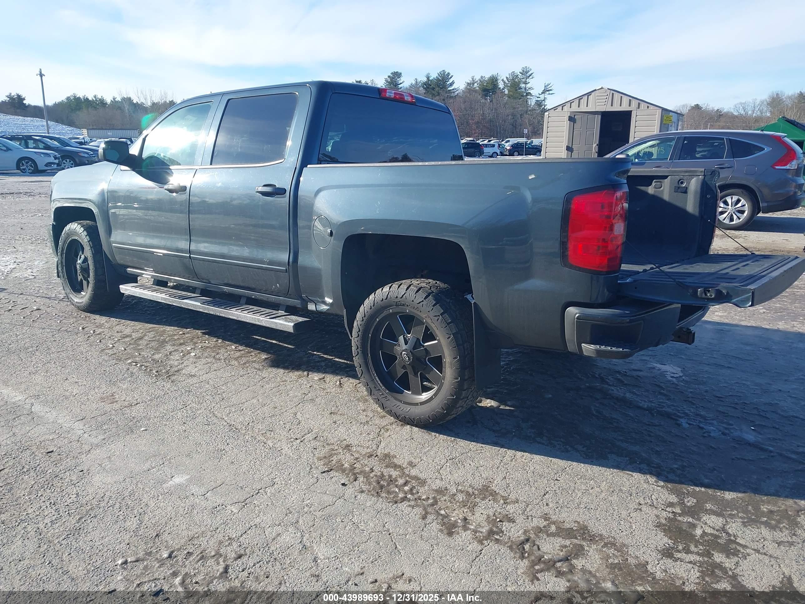 CHEVROLET SILVERADO image 3