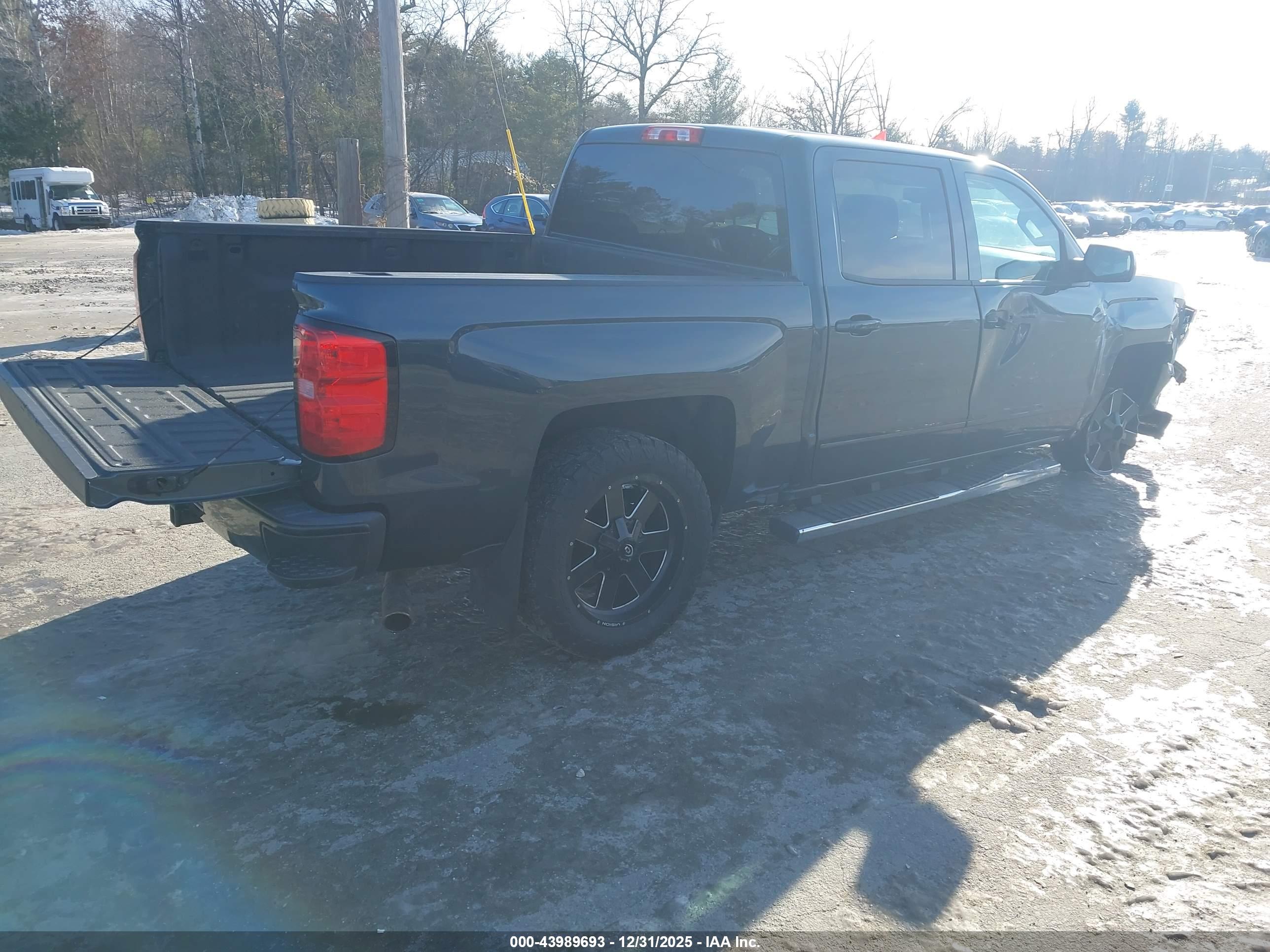 CHEVROLET SILVERADO image 4