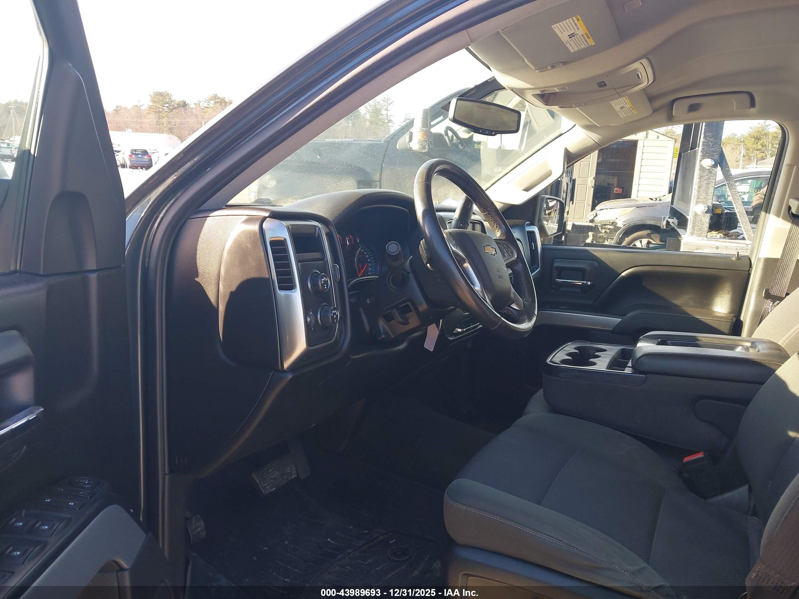 CHEVROLET SILVERADO image 5