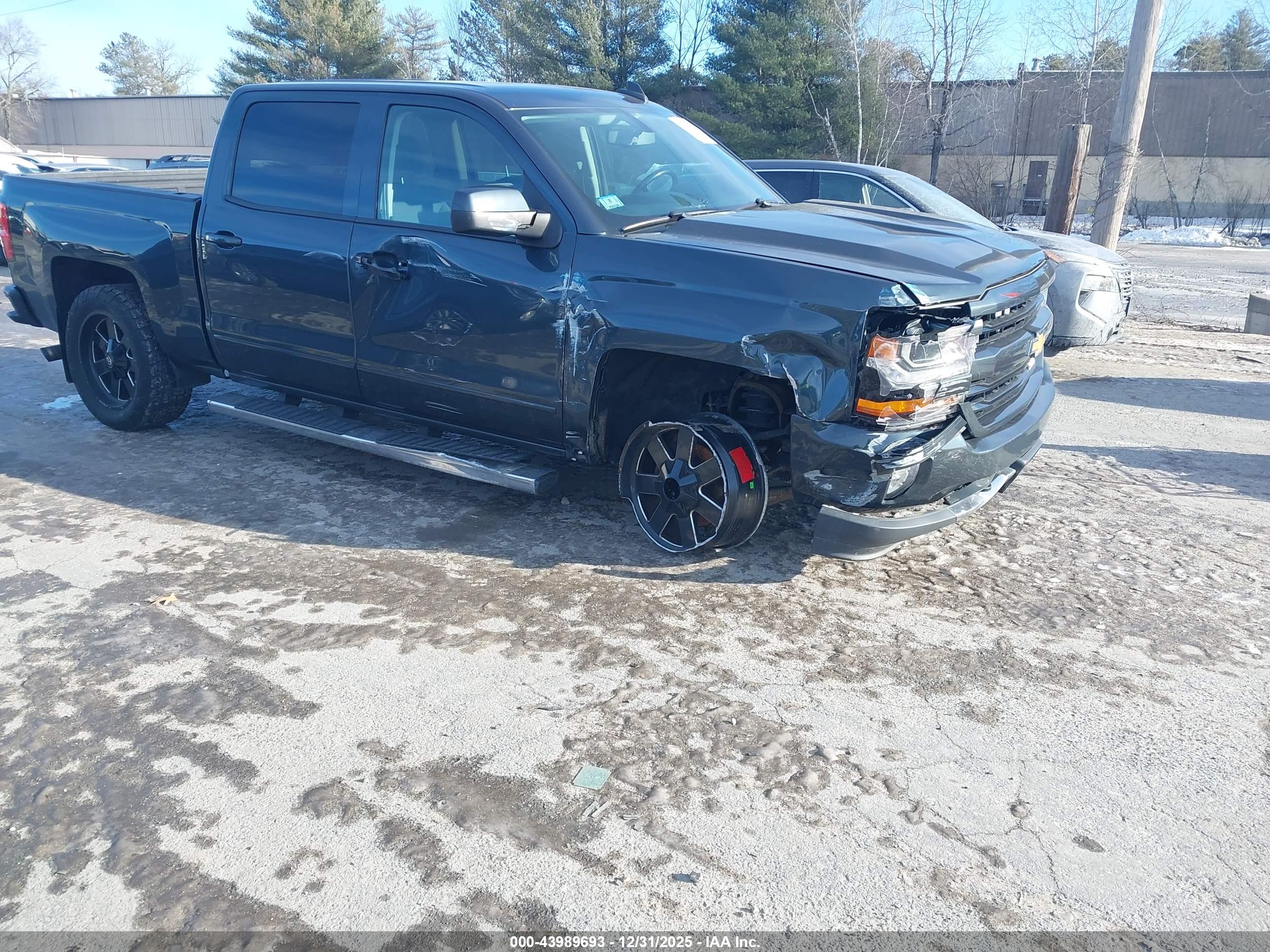 CHEVROLET SILVERADO image 6