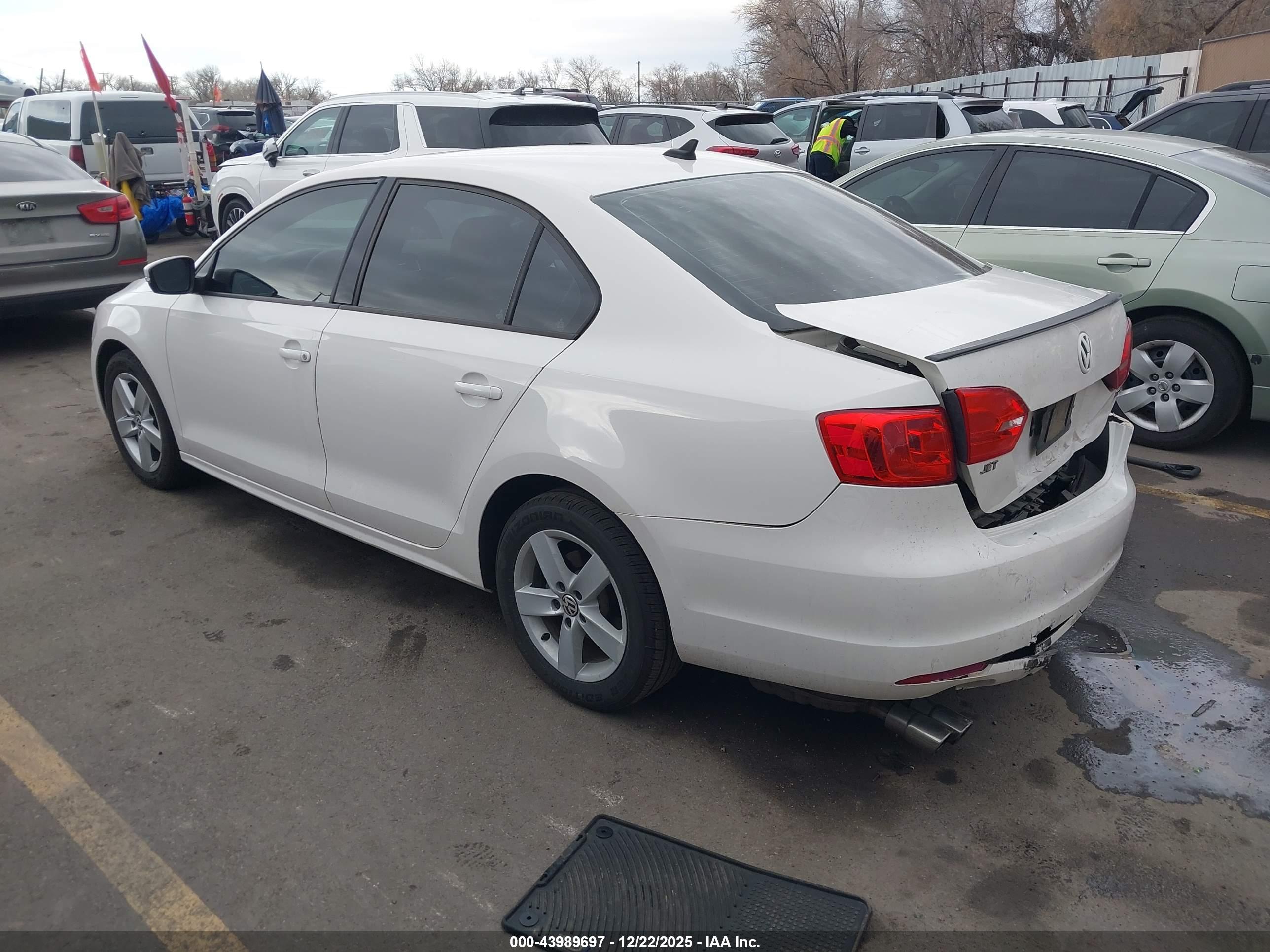 VOLKSWAGEN JETTA image 3