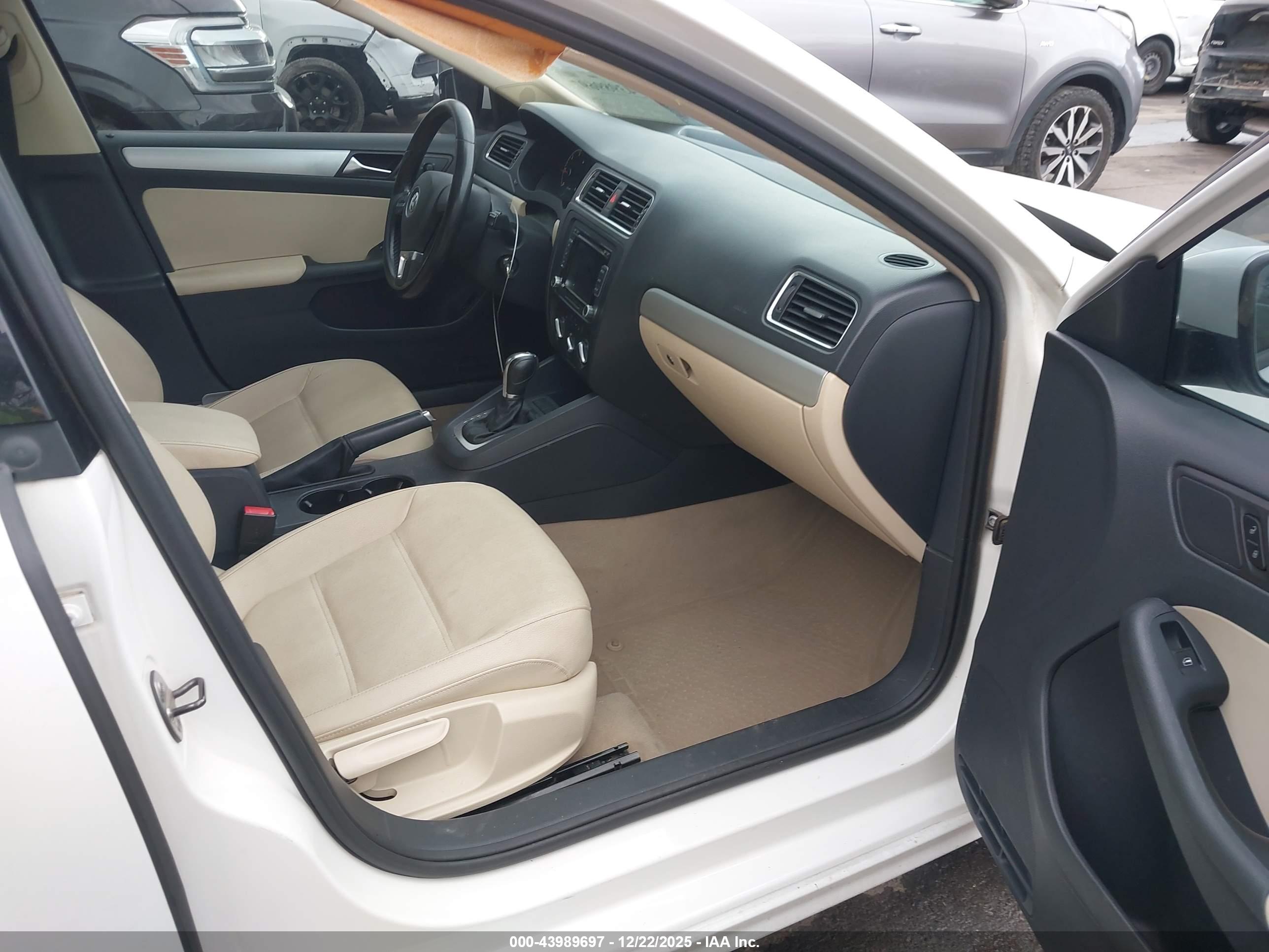 VOLKSWAGEN JETTA image 5