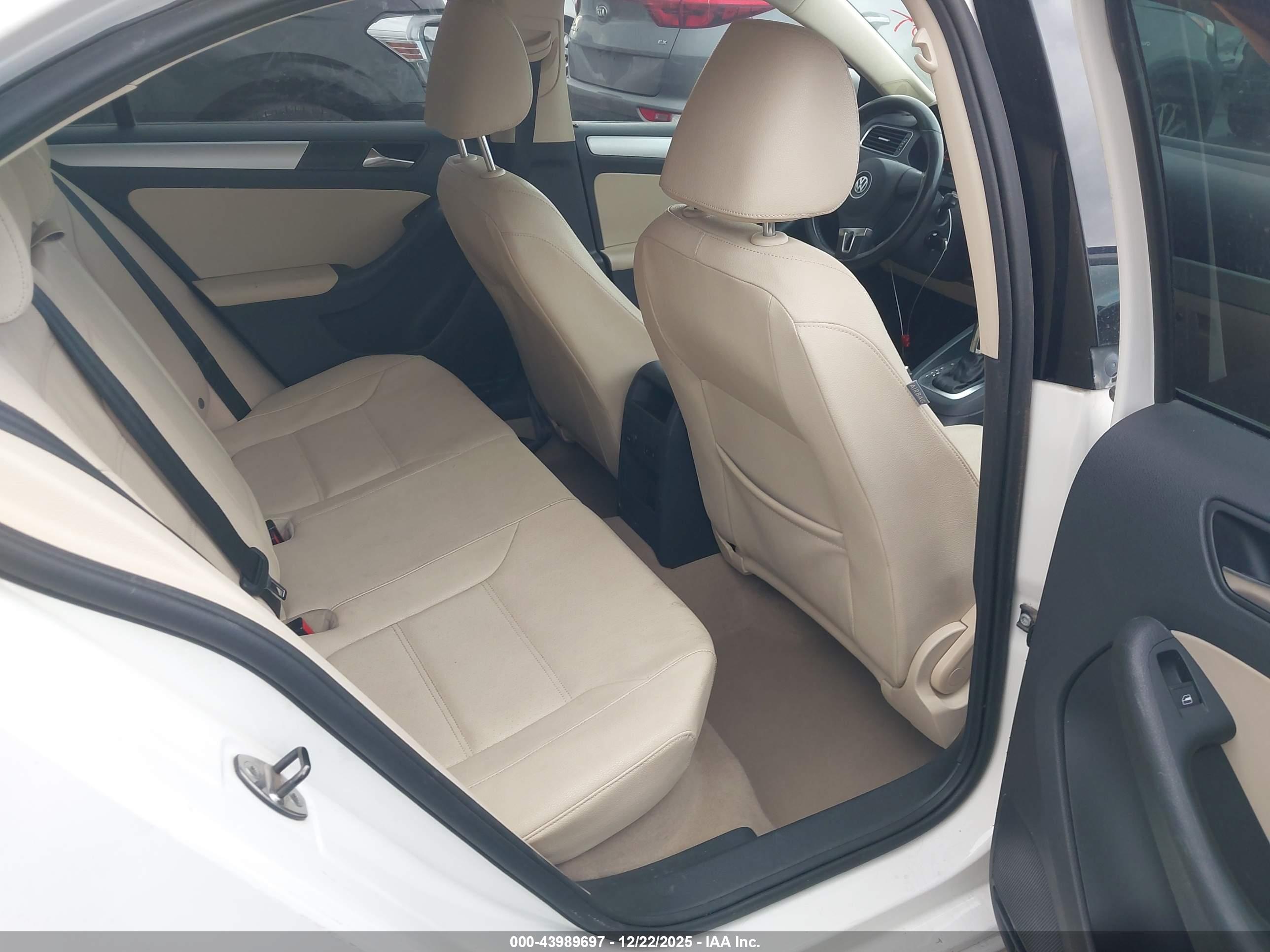 VOLKSWAGEN JETTA image 8