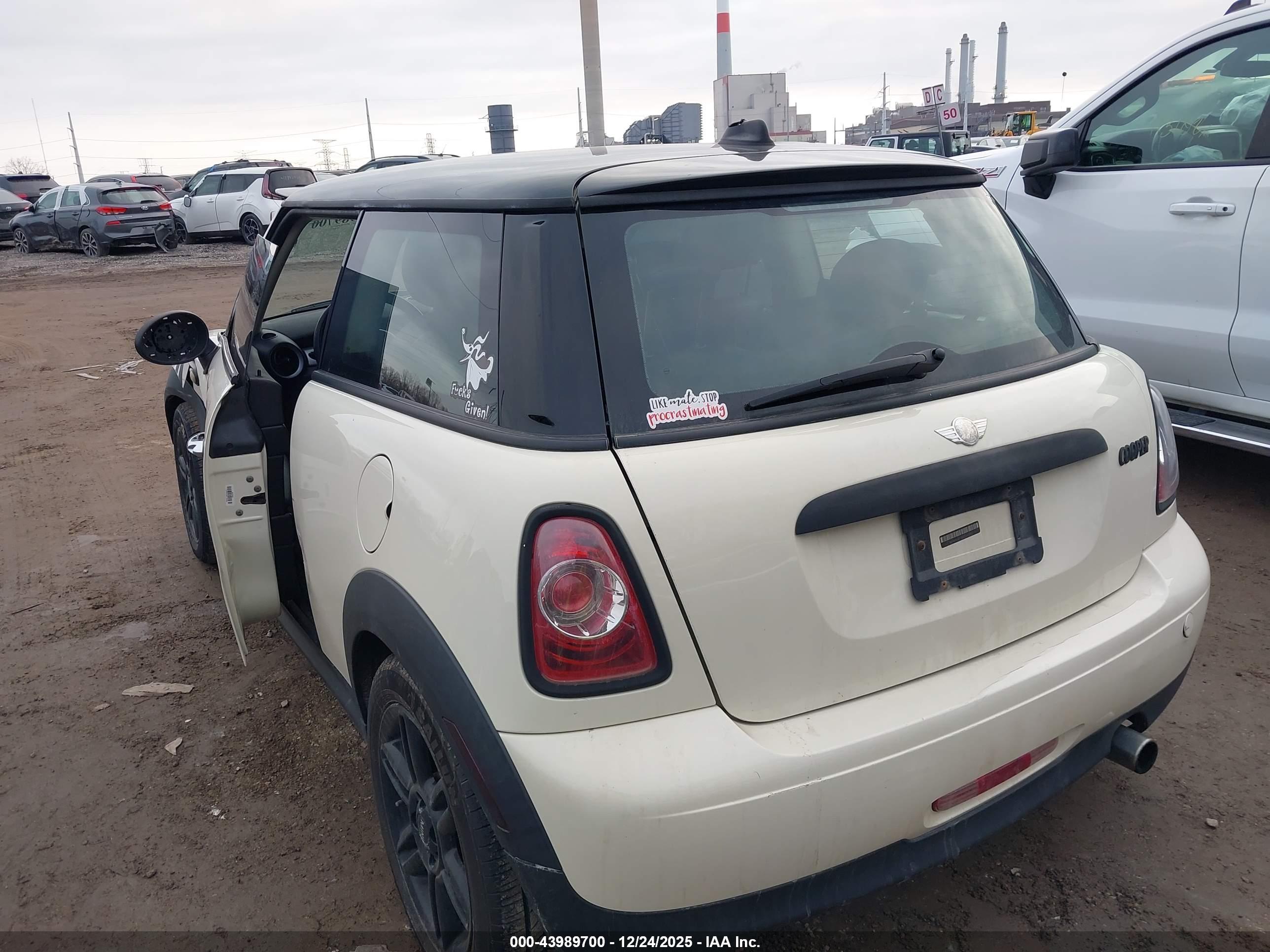 MINI COOPER image 3