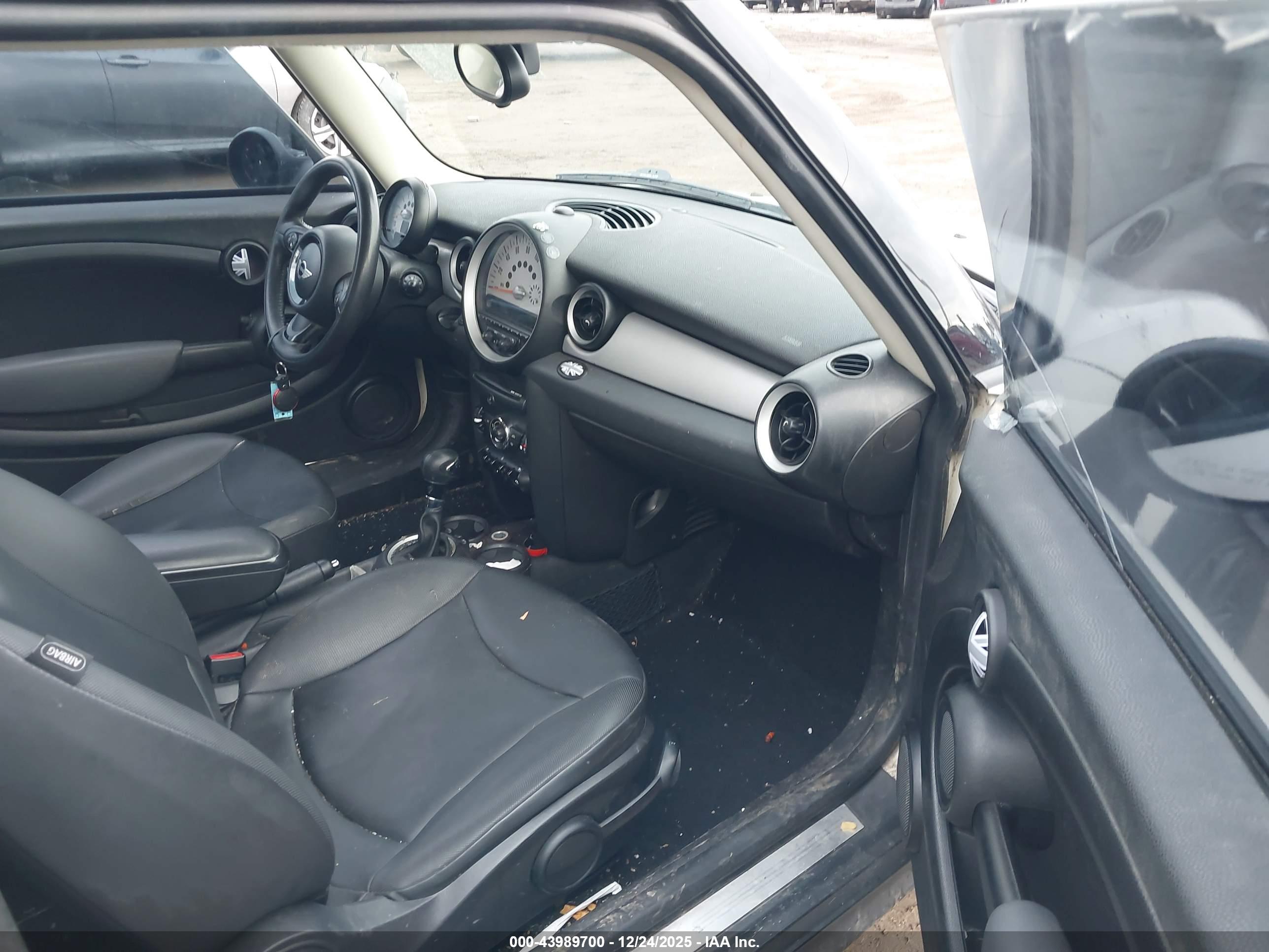MINI COOPER image 5