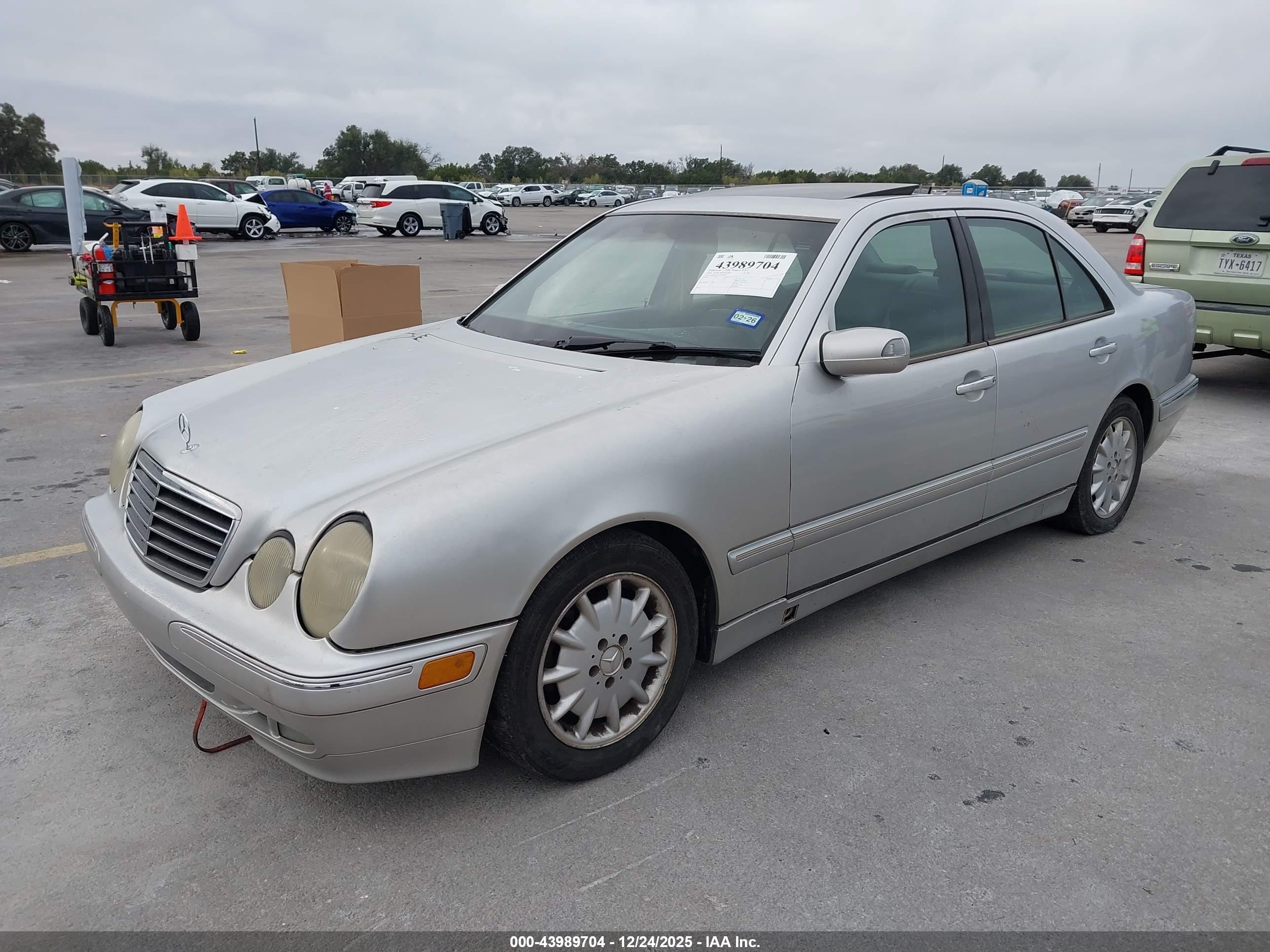 MERCEDES-BENZ E image 2
