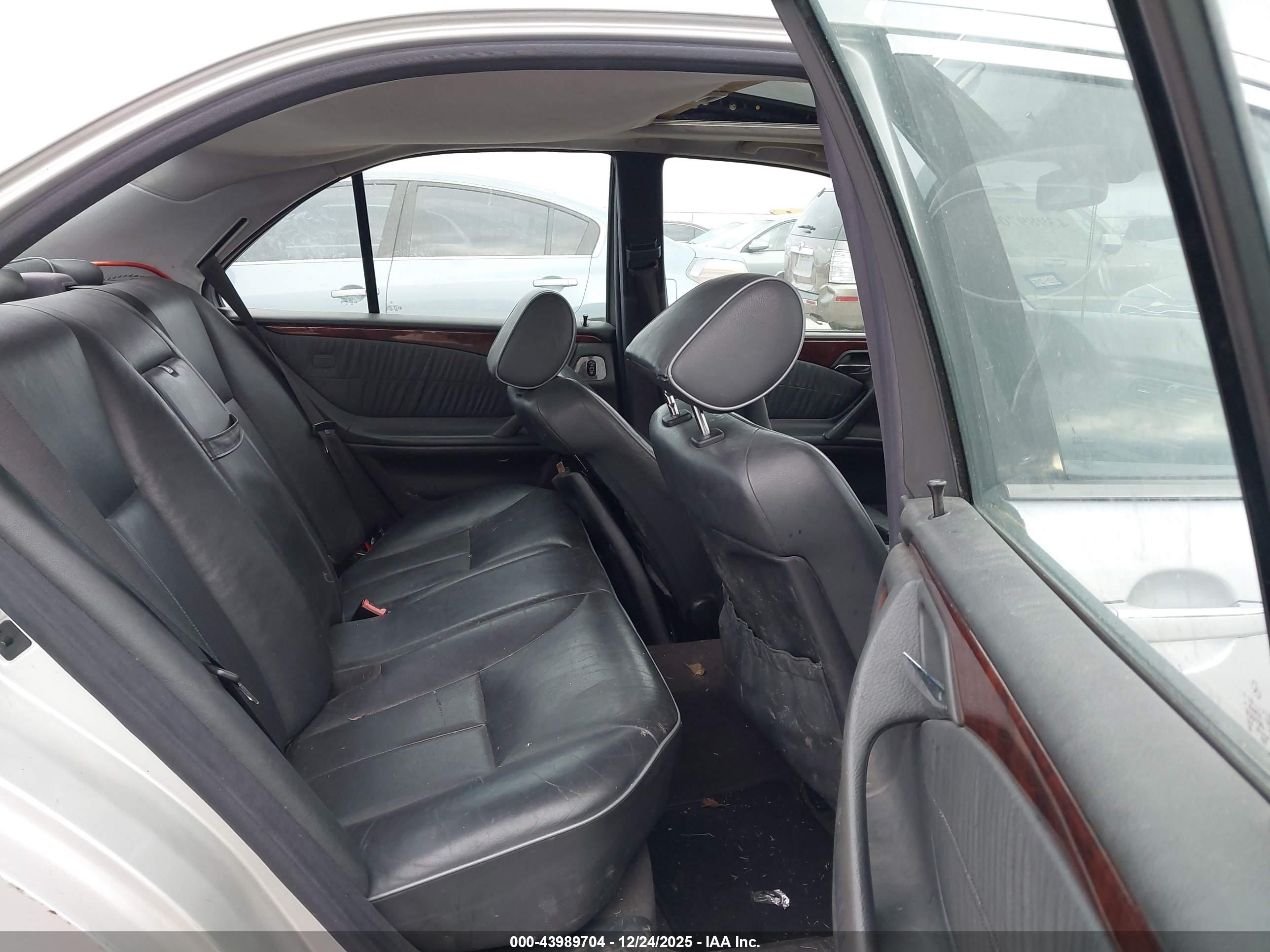 MERCEDES-BENZ E image 8